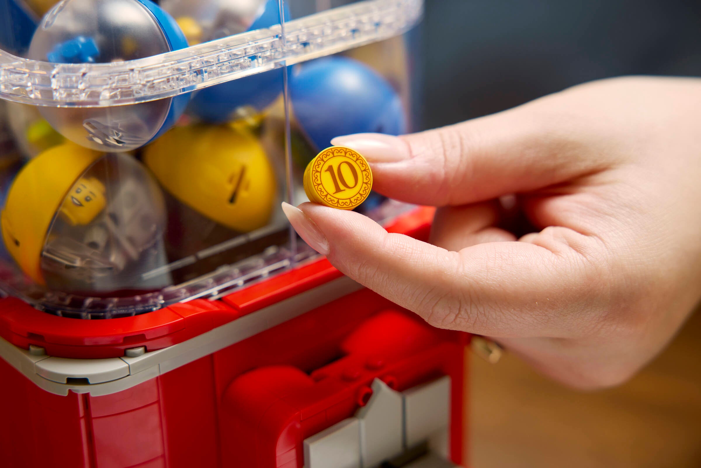 LEGO Minifigure Vending Machine 1343 Pieces Set, imported from the UK
