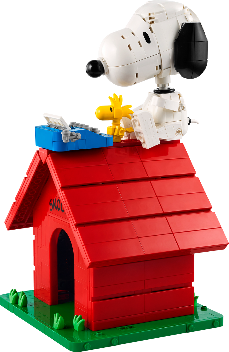 LEGO building set Snoopy's Doghouse 964 pieces, imported from the UK