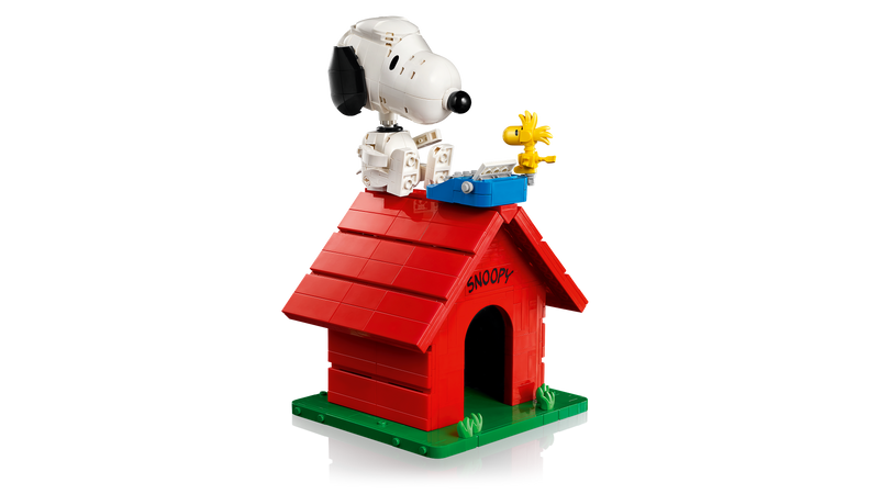 LEGO building set Snoopy's Doghouse 964 pieces, imported from the UK