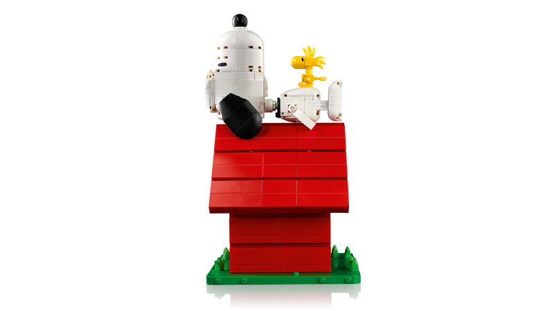 LEGO building set Snoopy's Doghouse 964 pieces, imported from the UK