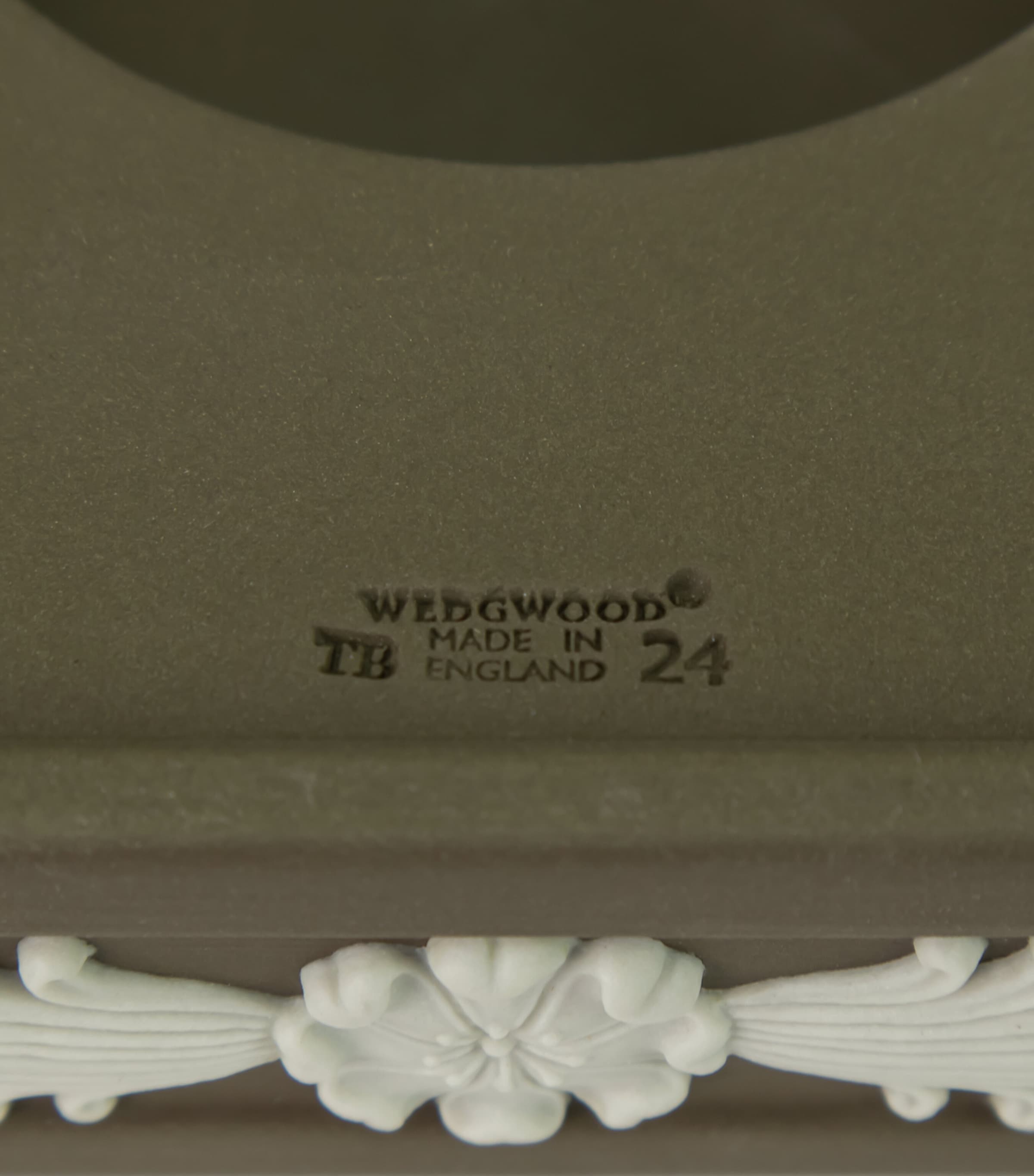 Wedgwood Borghese vase 46.5cm (British brand)