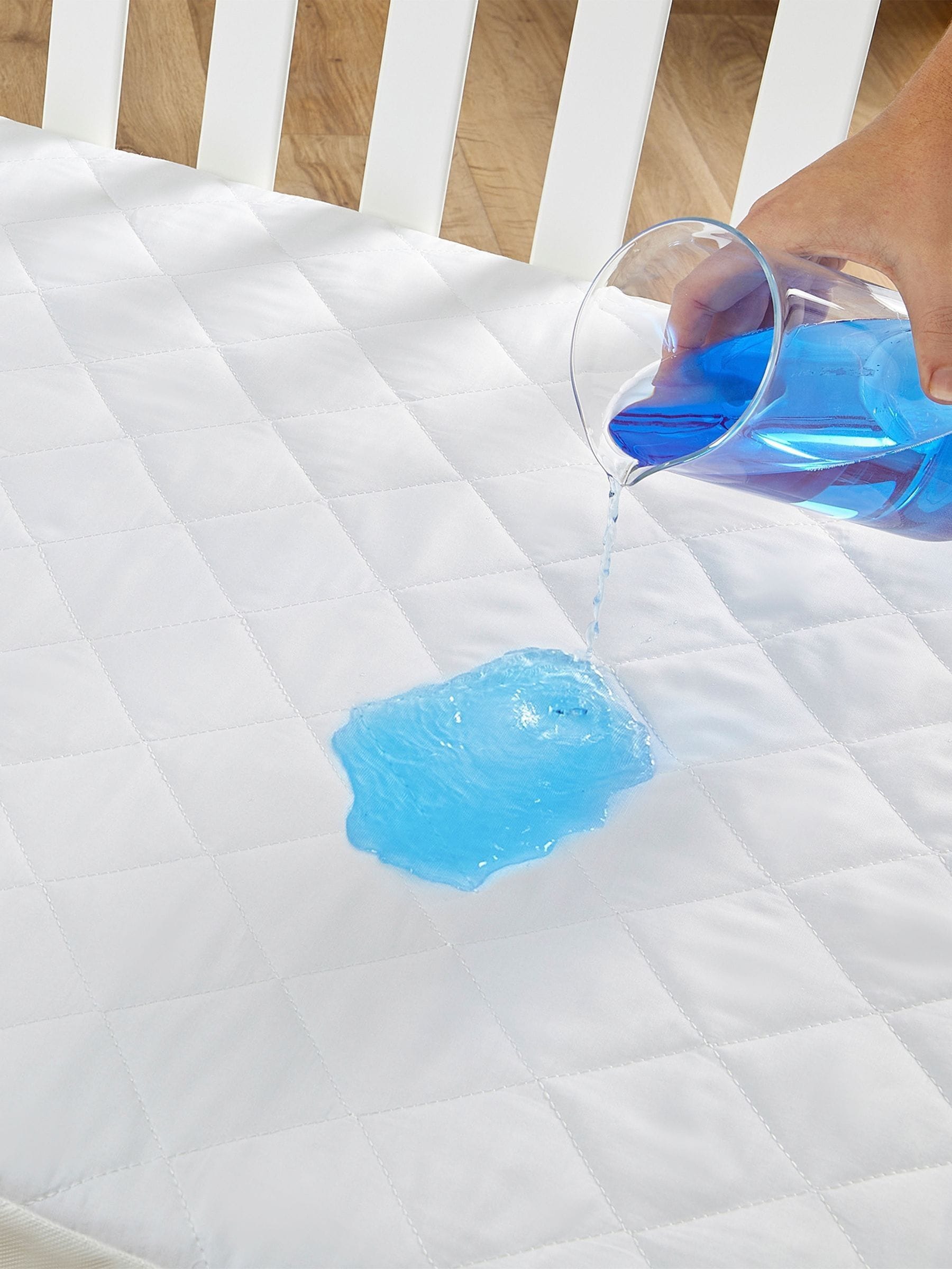 Silentnight Safe Nights cot bed mattress protector 70 x 140 cm (British brand)
