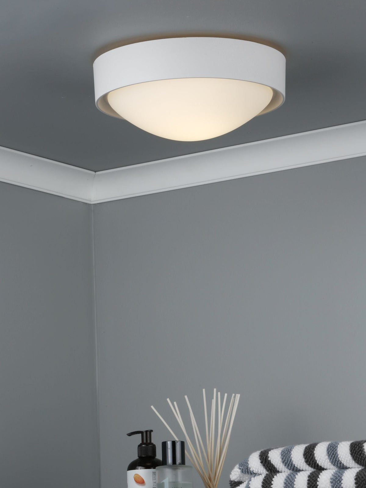 Dar Lighting weiße Beta Badezimmer Deckenleuchte - Britisches Produkt