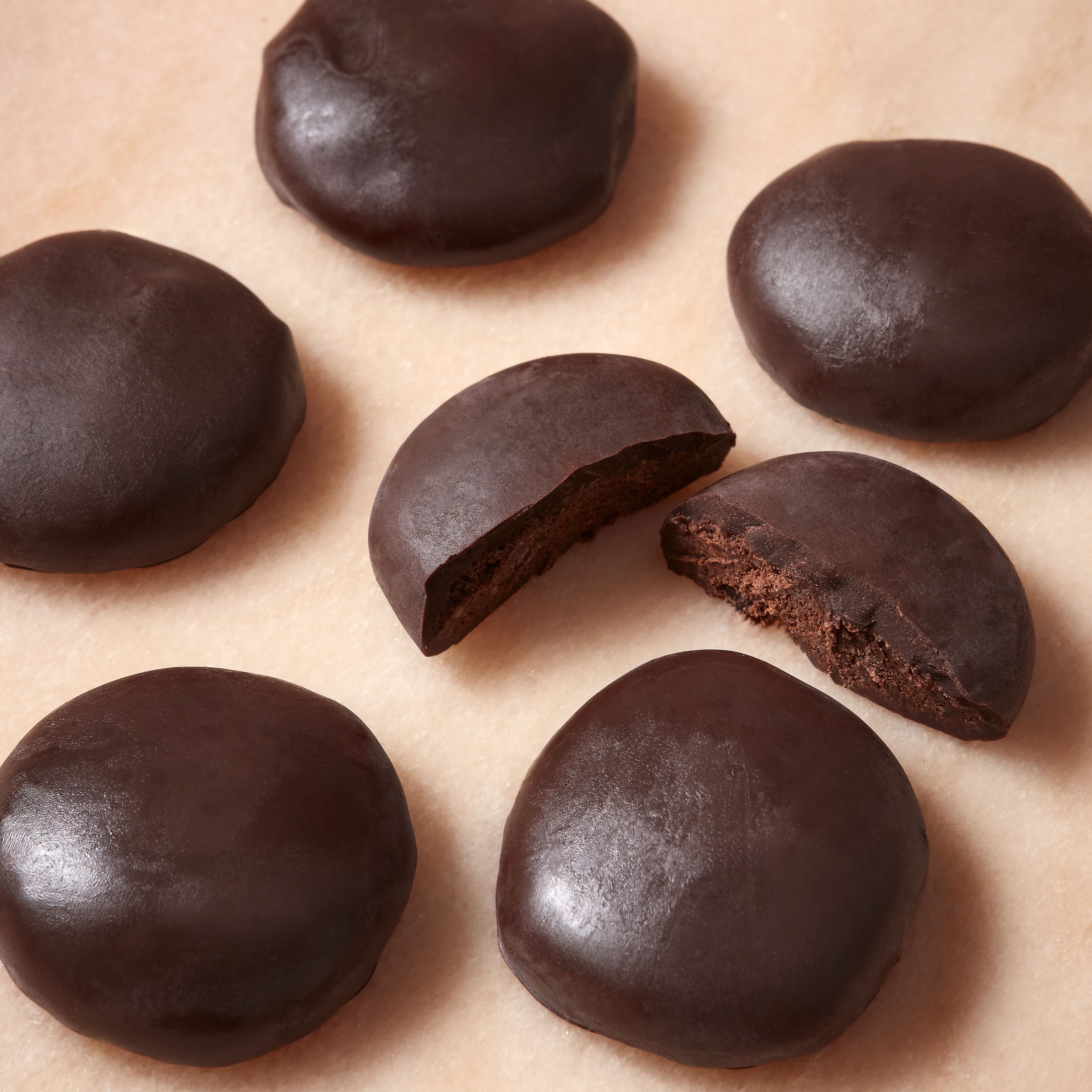 Fortnum's dark chocolate macadamia nut biscuits 180g, imported from the UK