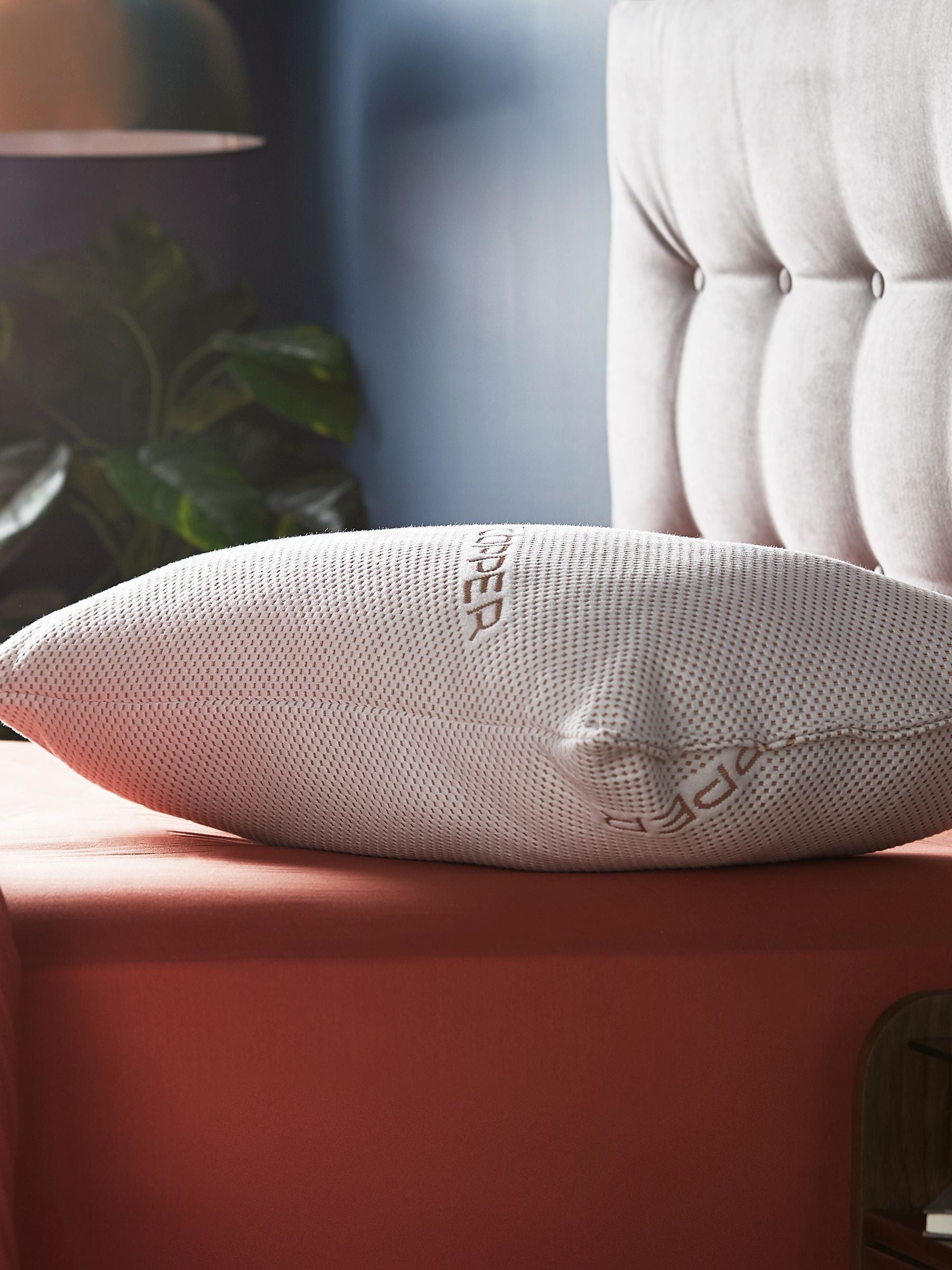 Silentnight Copper White pillow (British brand)
