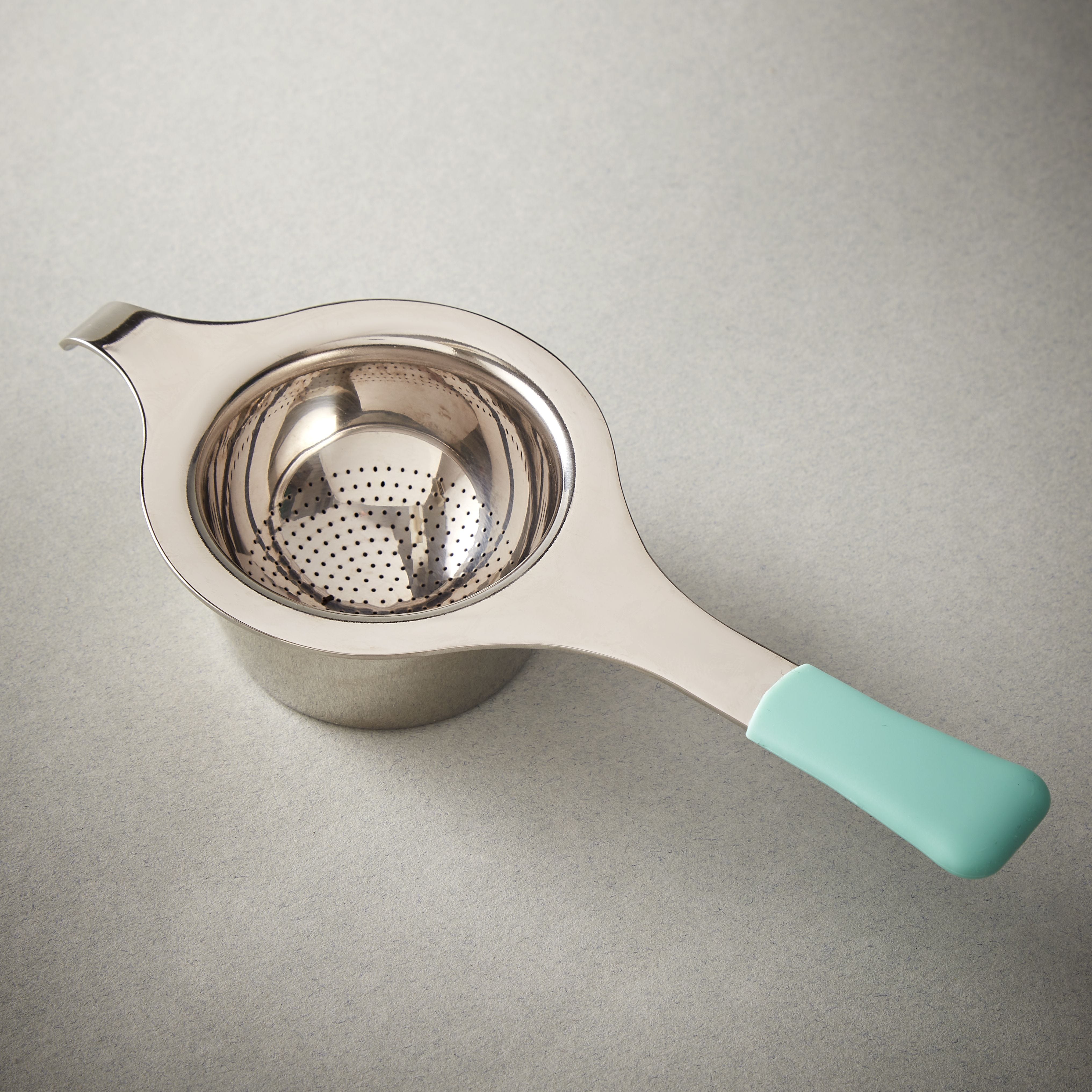 Fortnum's traditional tea strainer with silicone handle - British product
