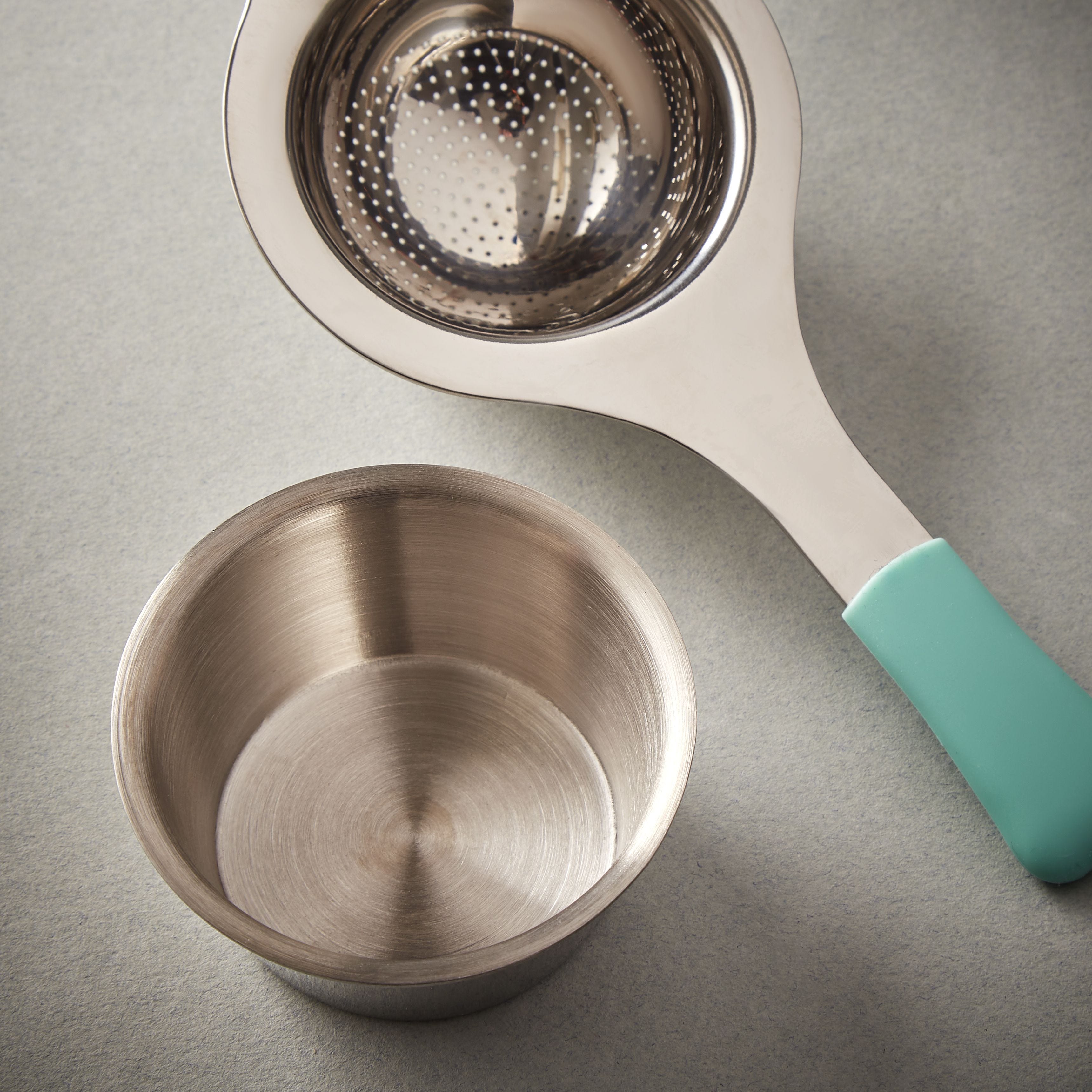 Fortnum's traditional tea strainer with silicone handle - British product