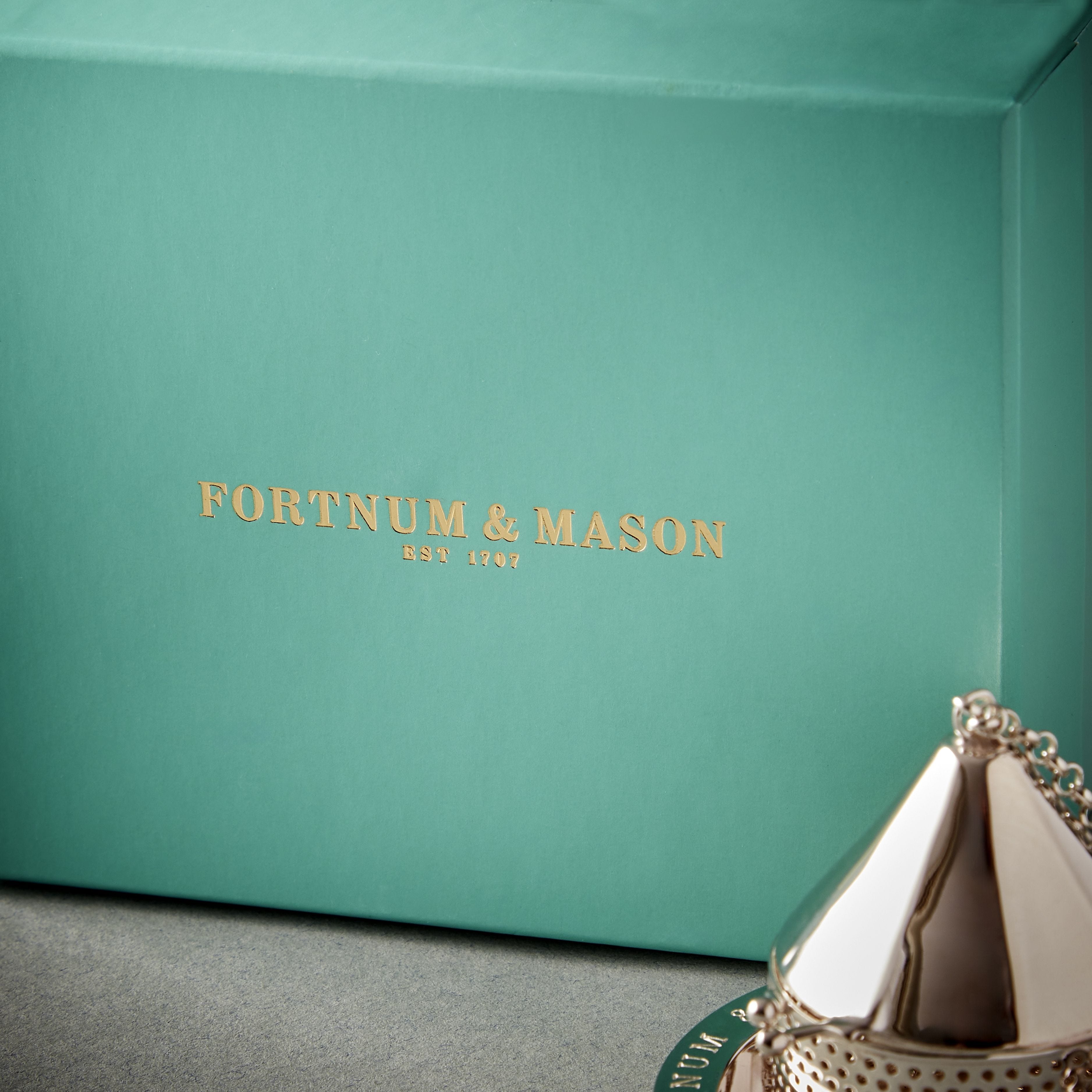 Fortnum's Camellia tea infuser, UK version
