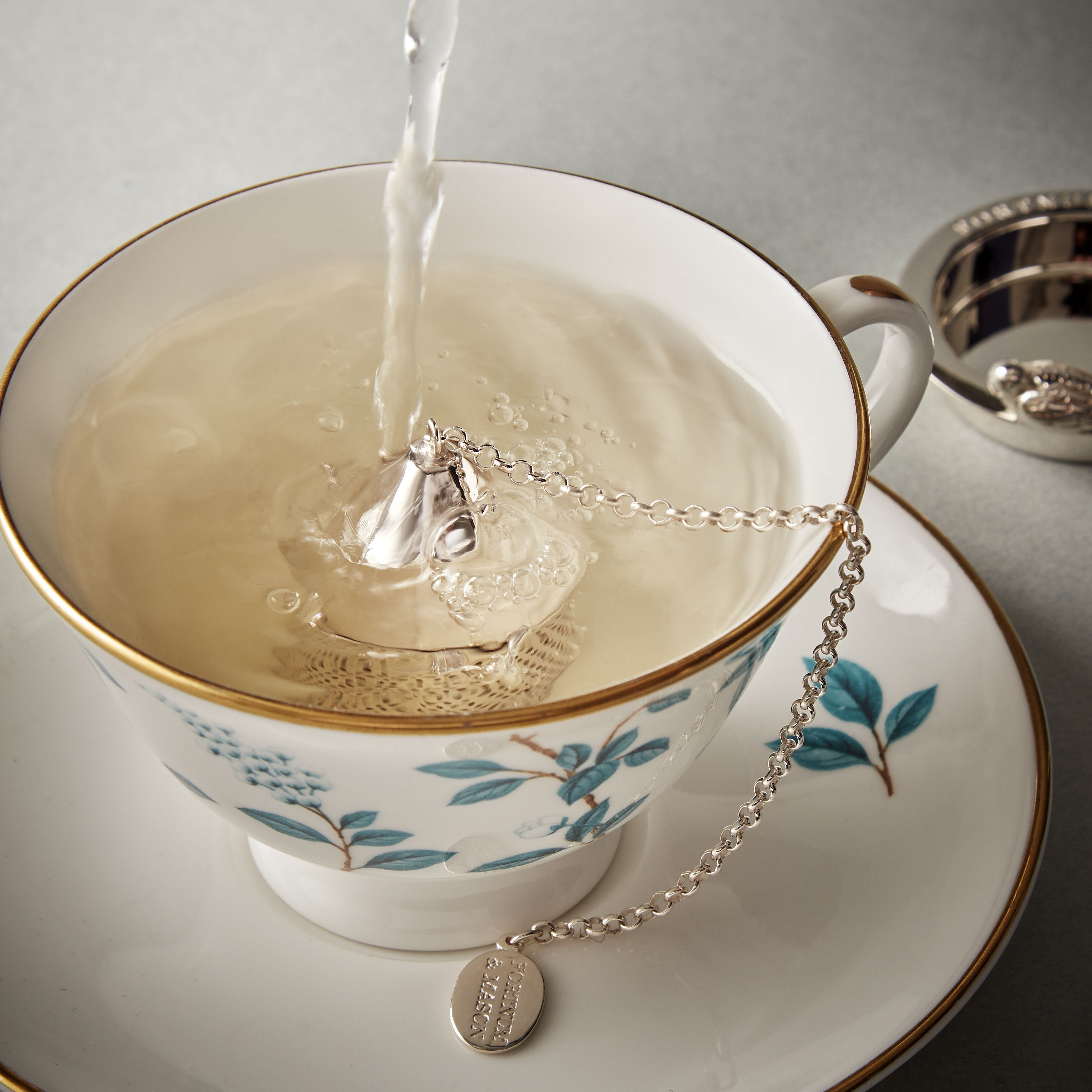 Fortnum's Camellia tea infuser, UK version