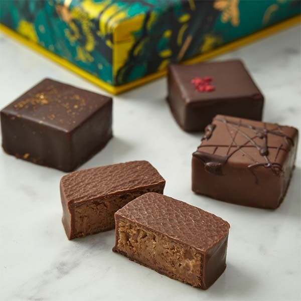Fortnum's chocolate pralines and ganache selection box 120g - British product
