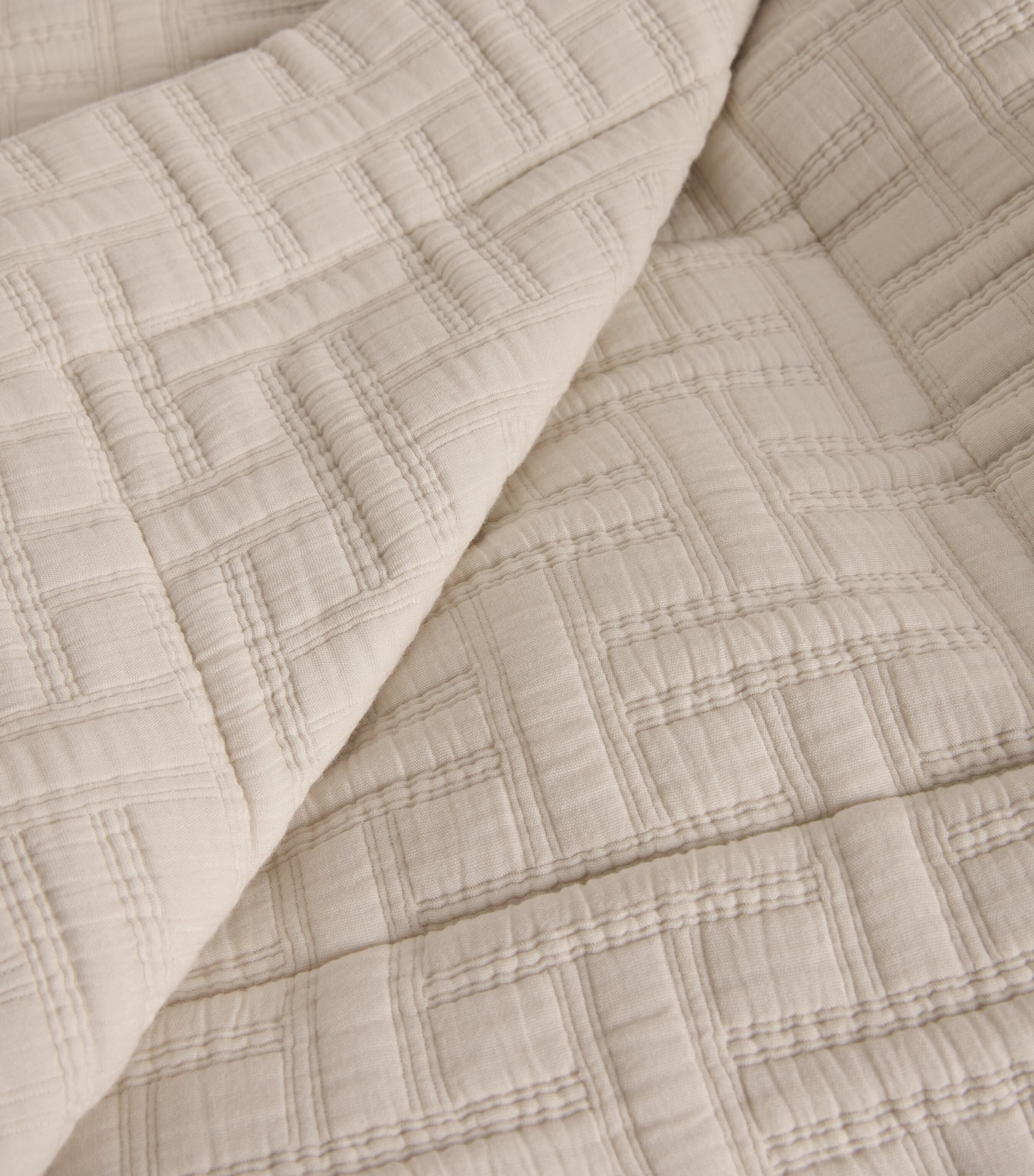 Peter Reed Embroidered Kengo throw 310cm x 150cm, imported from the UK