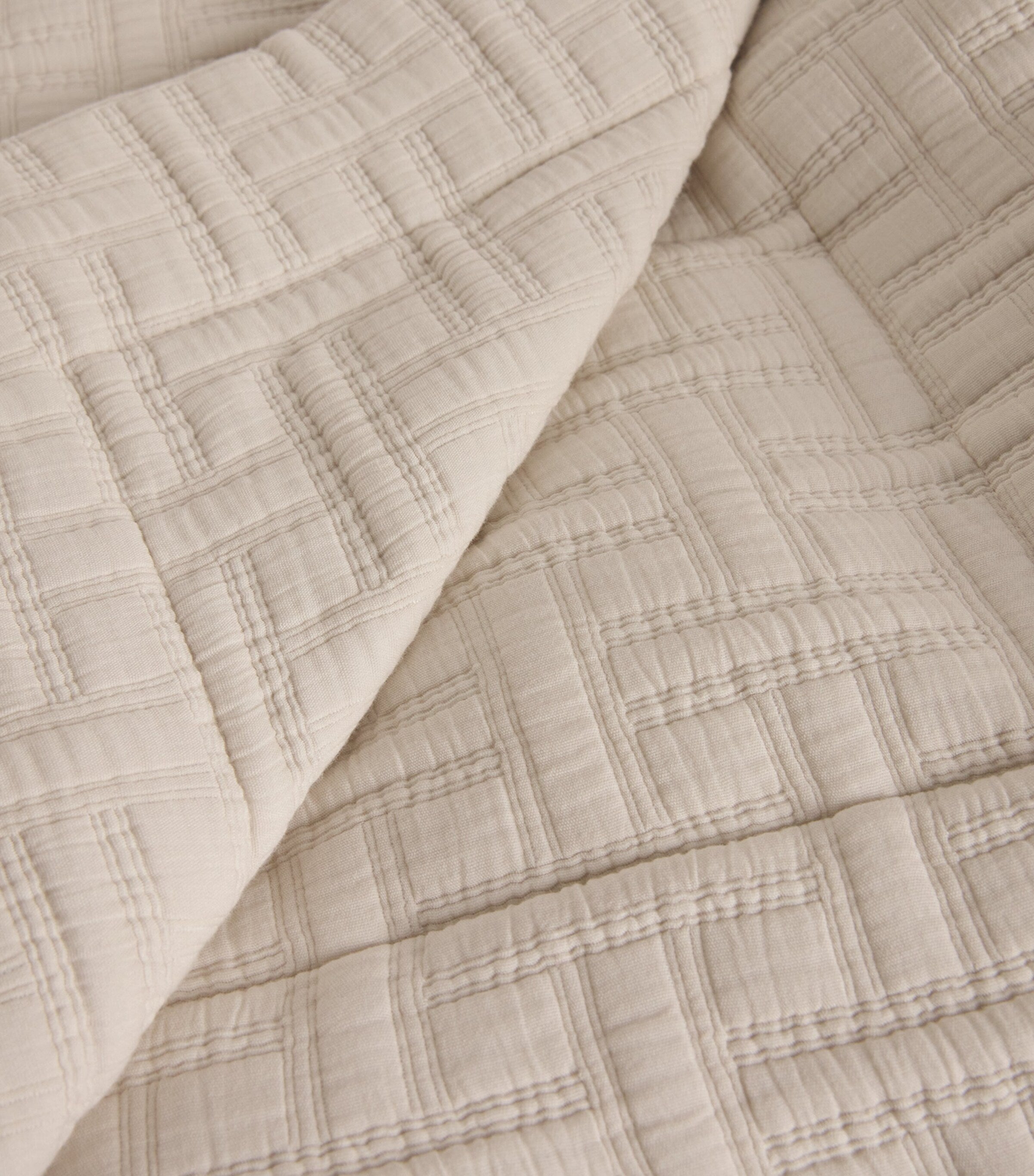 Peter Reed Embroidered Kengo throw 310cm x 150cm, imported from the UK