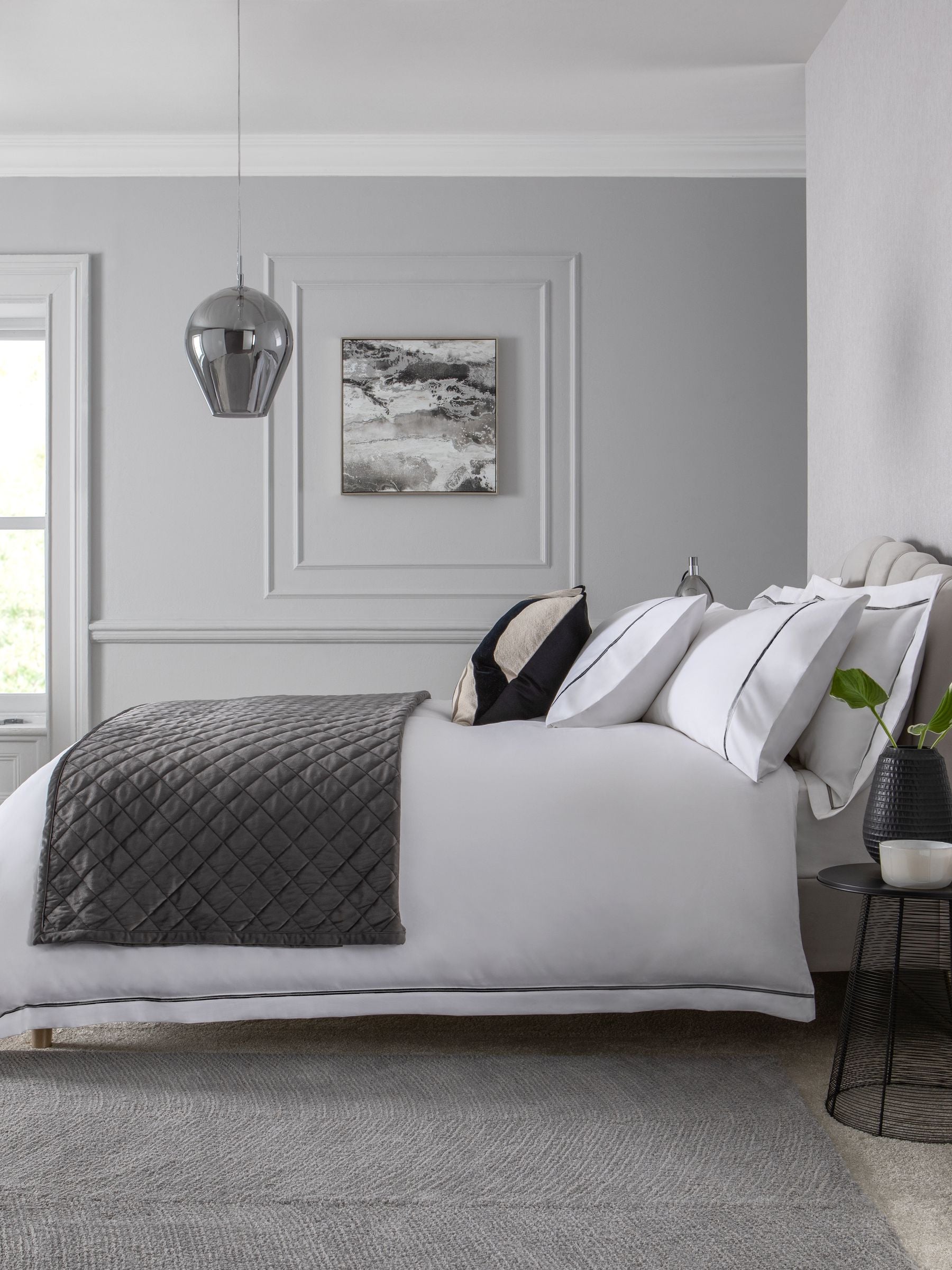 White/Black Collection Luxe duvet cover and pillowcase set (British brand)