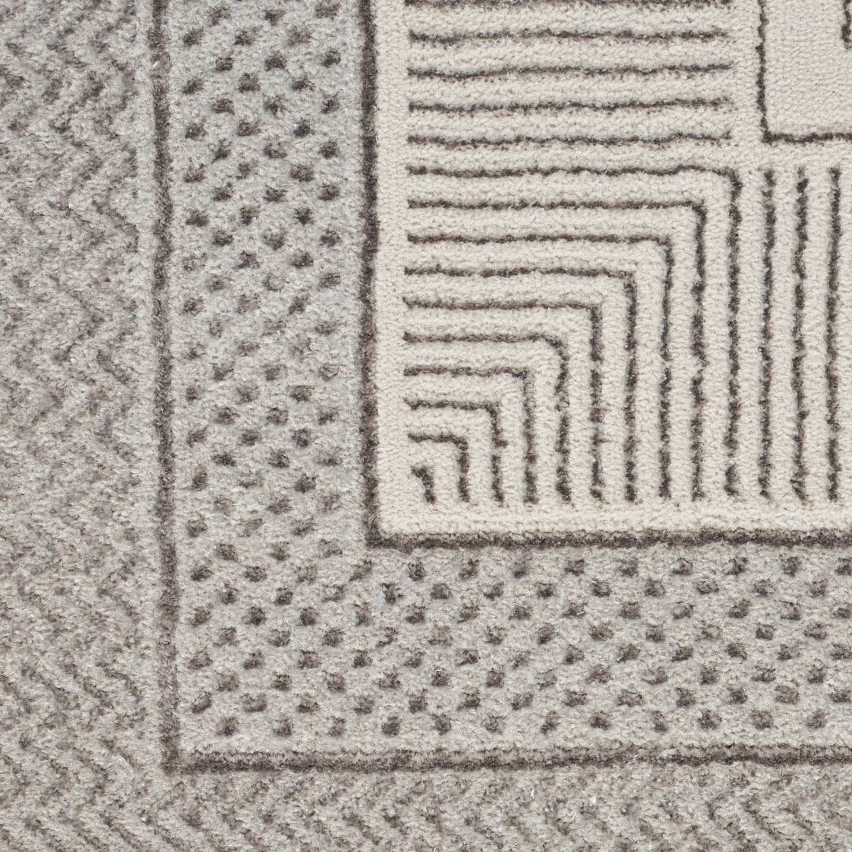 Nourison silver border area rug 239x300cm, imported from the UK