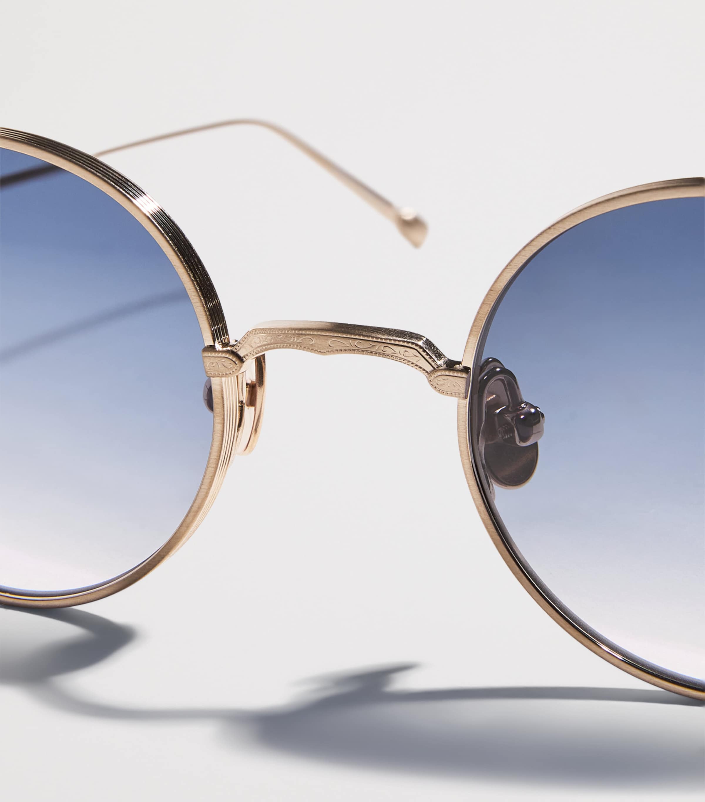 Matsuda M3168 runde Sonnenbrille aus Titan, UK-Version