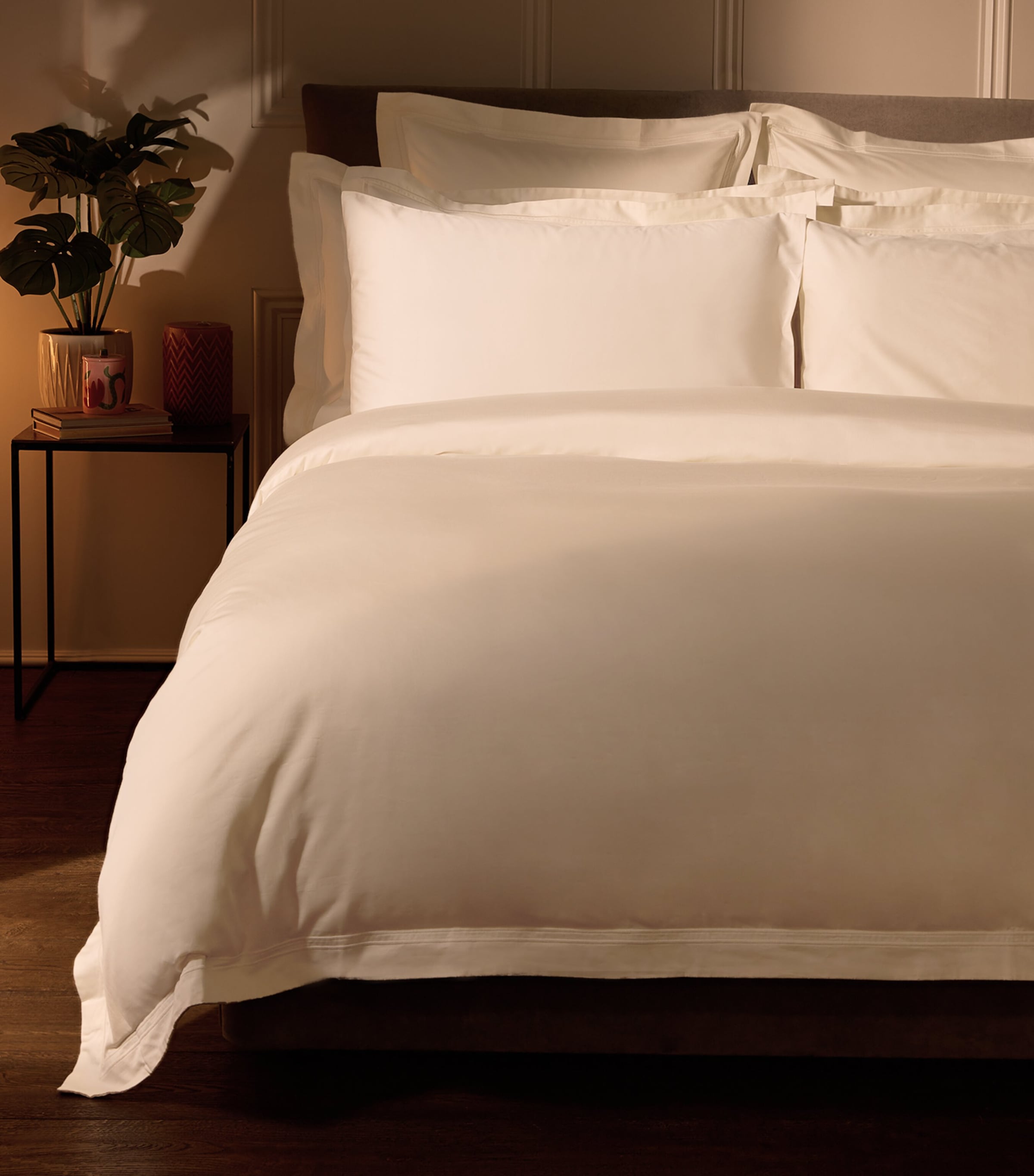 Harrods of London Brompton II Super King fitted sheet 180cm x 200cm, UK version