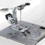 Janome 7025 mechanical sewing machine for beginners (British brand)