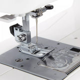 Janome 7025 mechanical sewing machine for beginners (British brand)