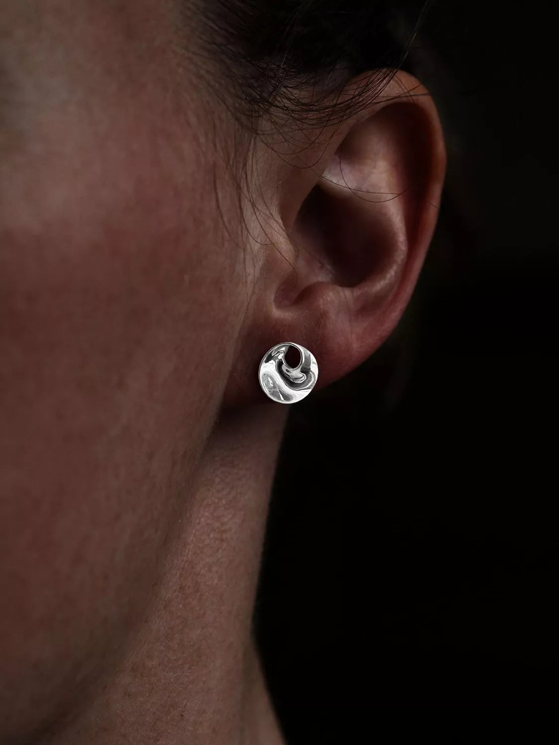 Nina B open circle stud earring 1cm, imported from the UK