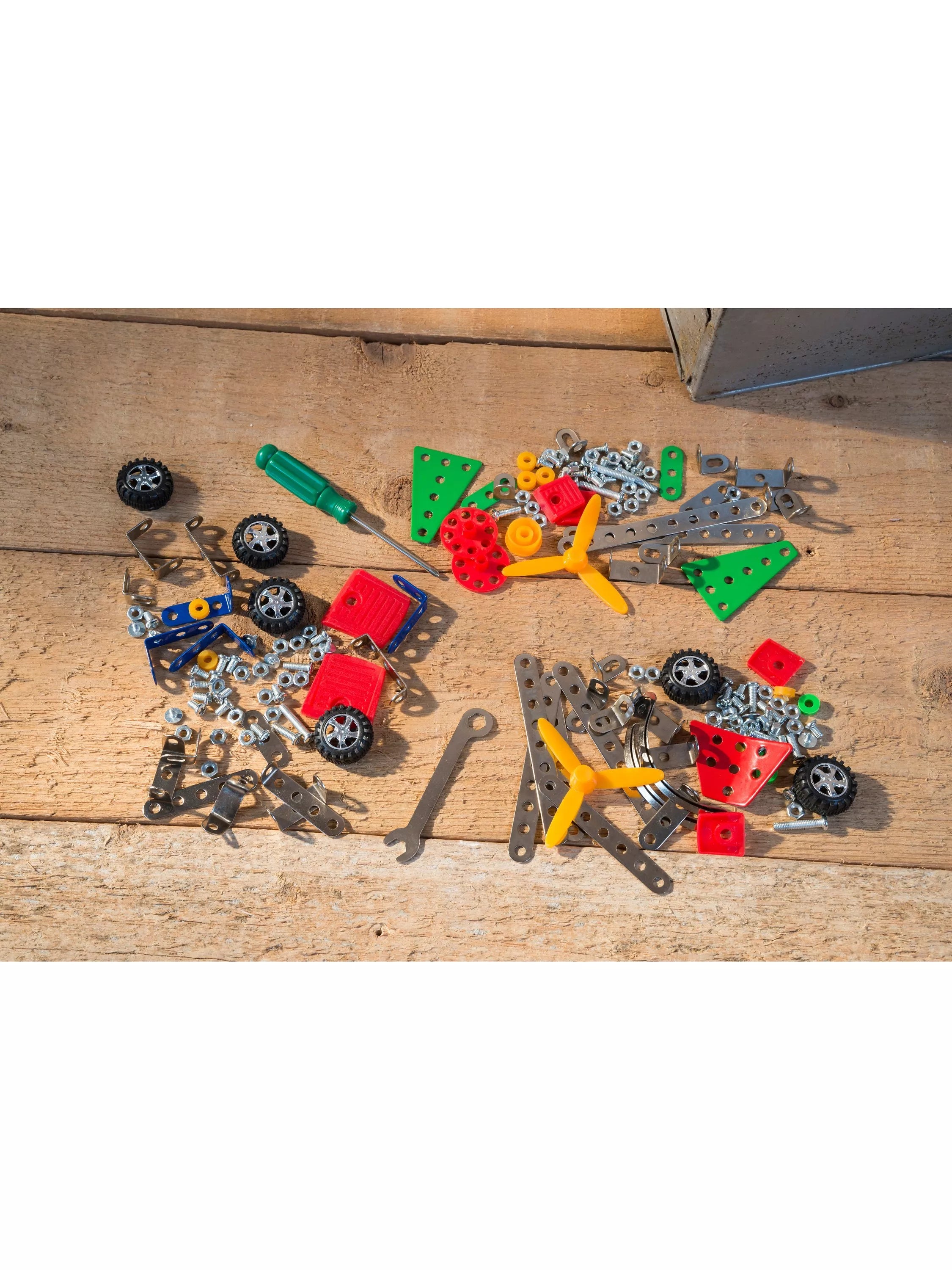 Apples to Pears mini mechanic build kit in tin, UK version