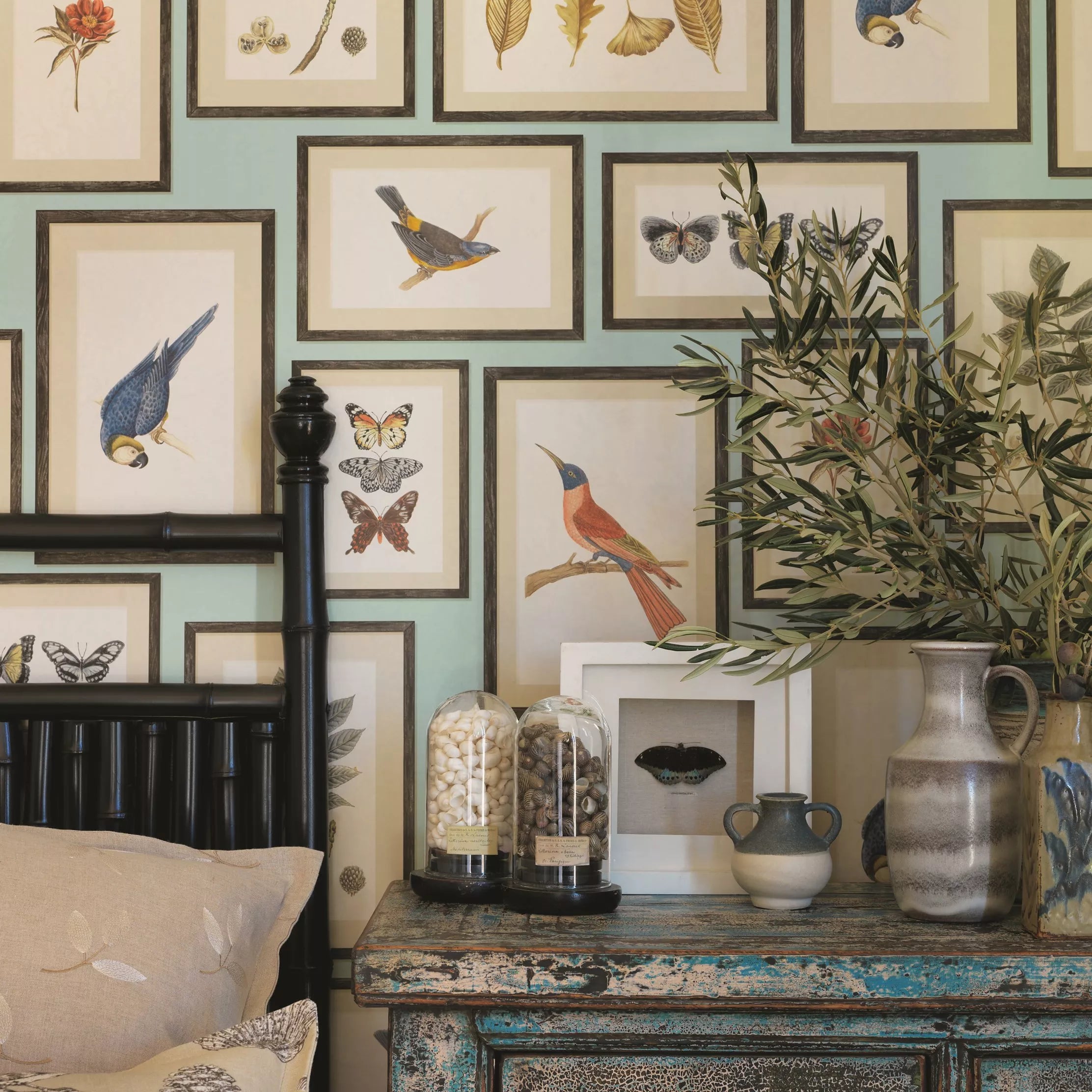 Sanderson Picture Gallery wallpaper (British brand)