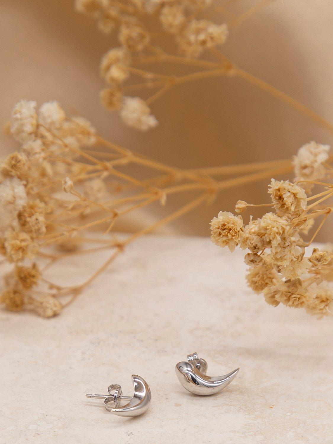 IBB stud earrings 9ct white gold (British brand)