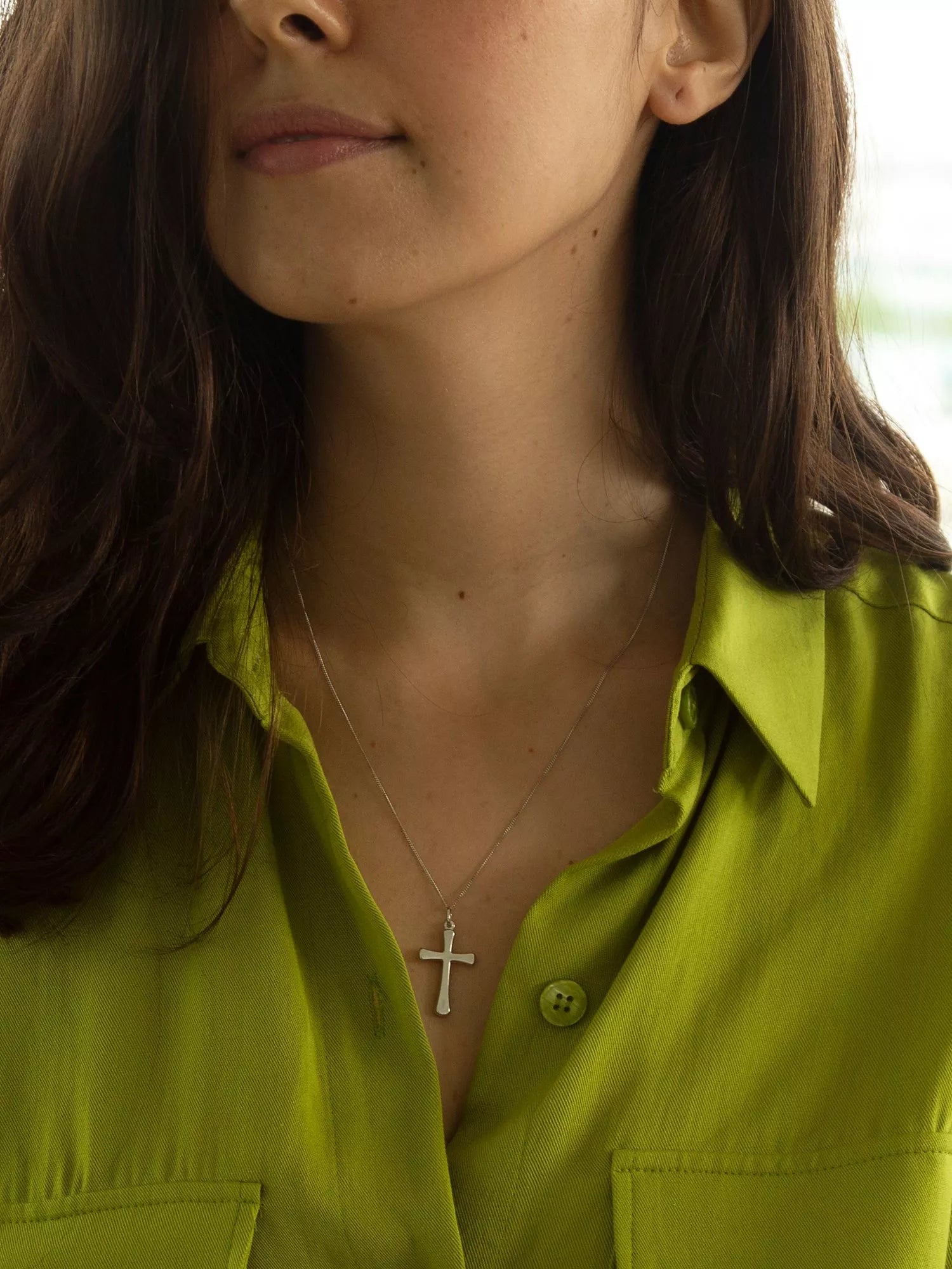IBB 9ct white gold cross pendant on chain - British product