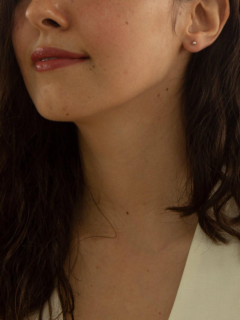 IBB 18ct gold ball stud earrings 3mm, imported from the UK