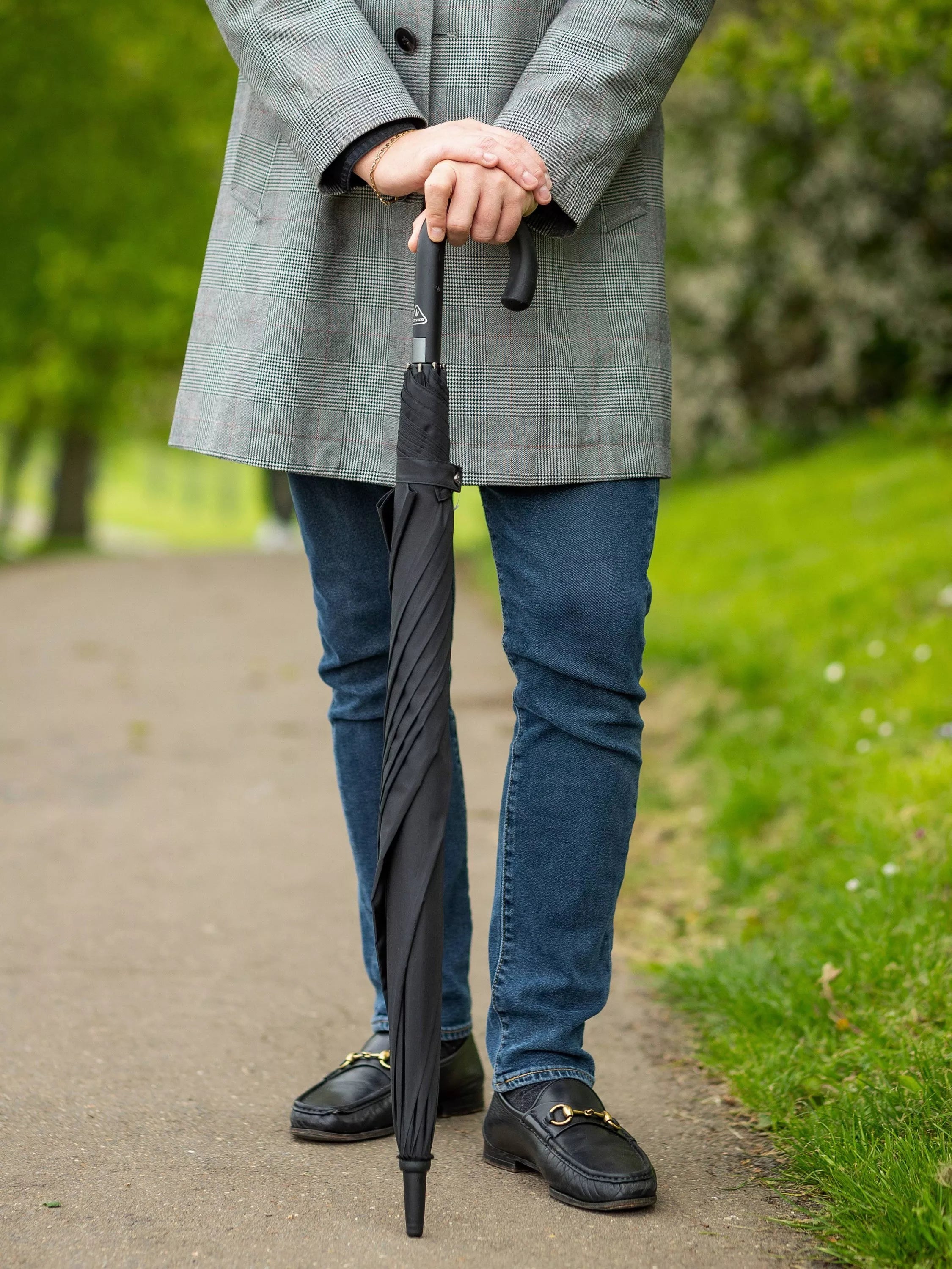 Fulton walking umbrella black 91cm, imported from the UK