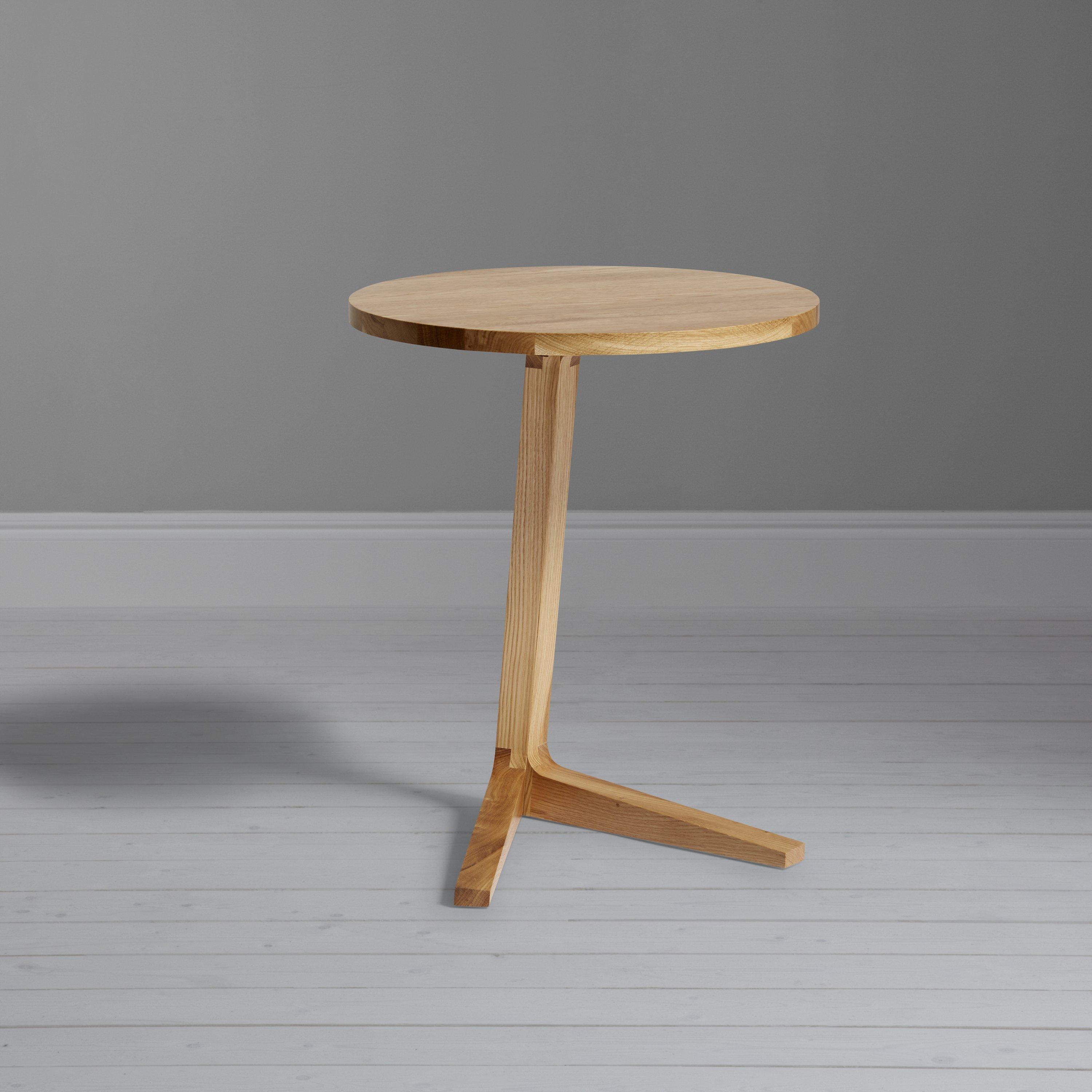 Case Cross round side table in solid oak finish, UK version