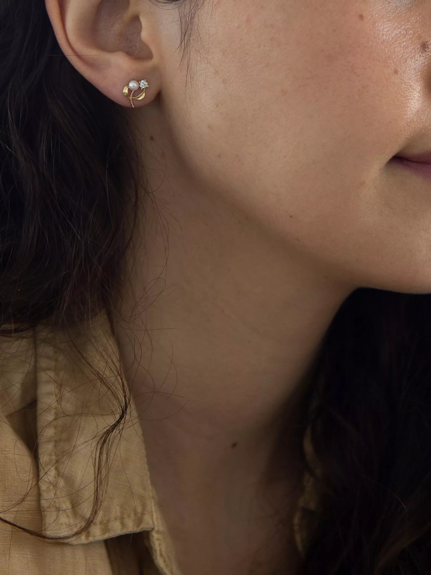 IBB 9ct gold stud earrings faux pearl cubic zirconia, UK version