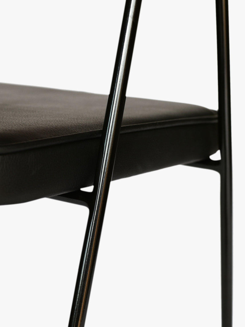 Case Robin Day 675 chair walnut veneer leather, imported from the UK