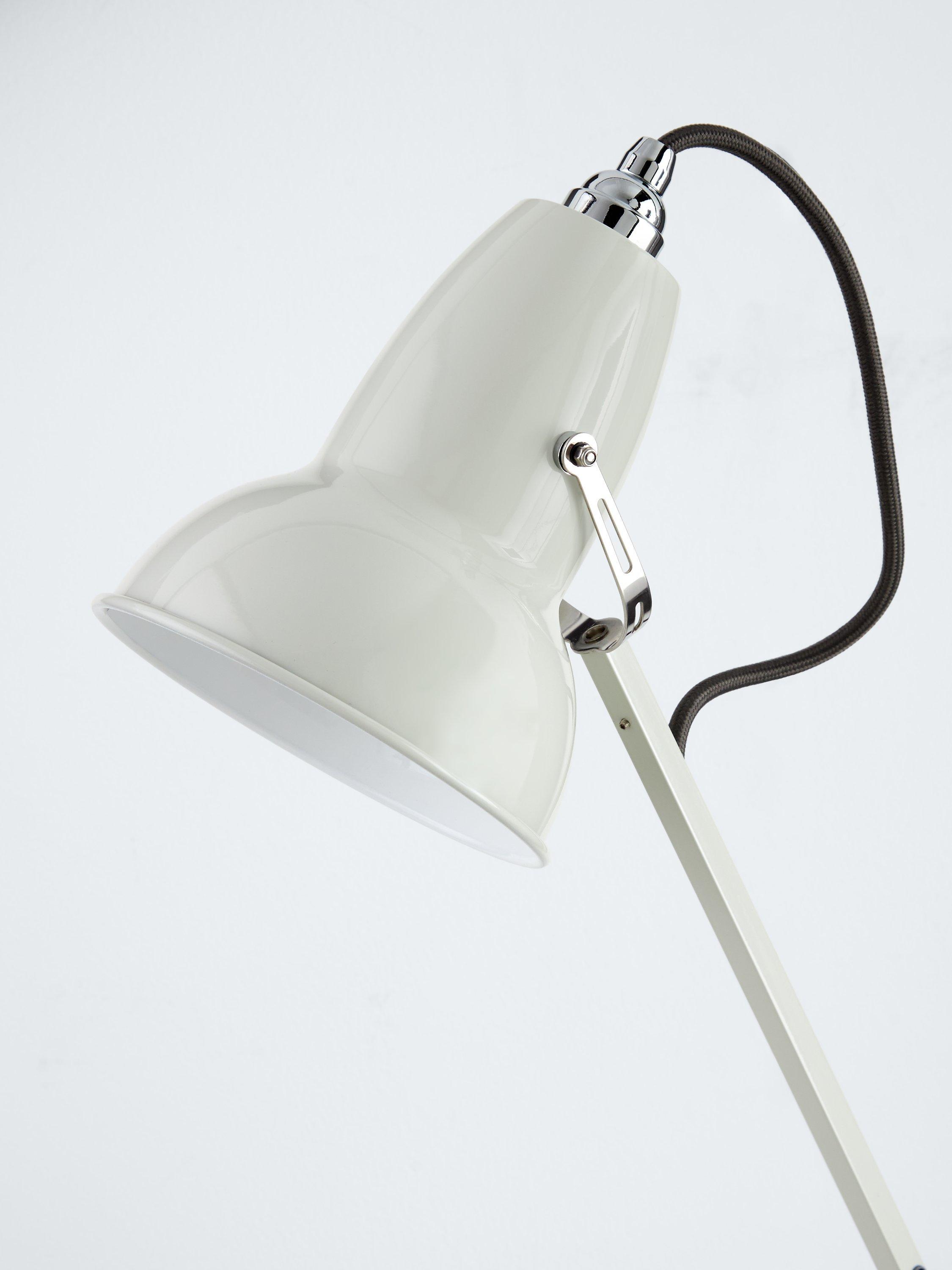 Anglepoise Original 1227 desk lamp (British brand)