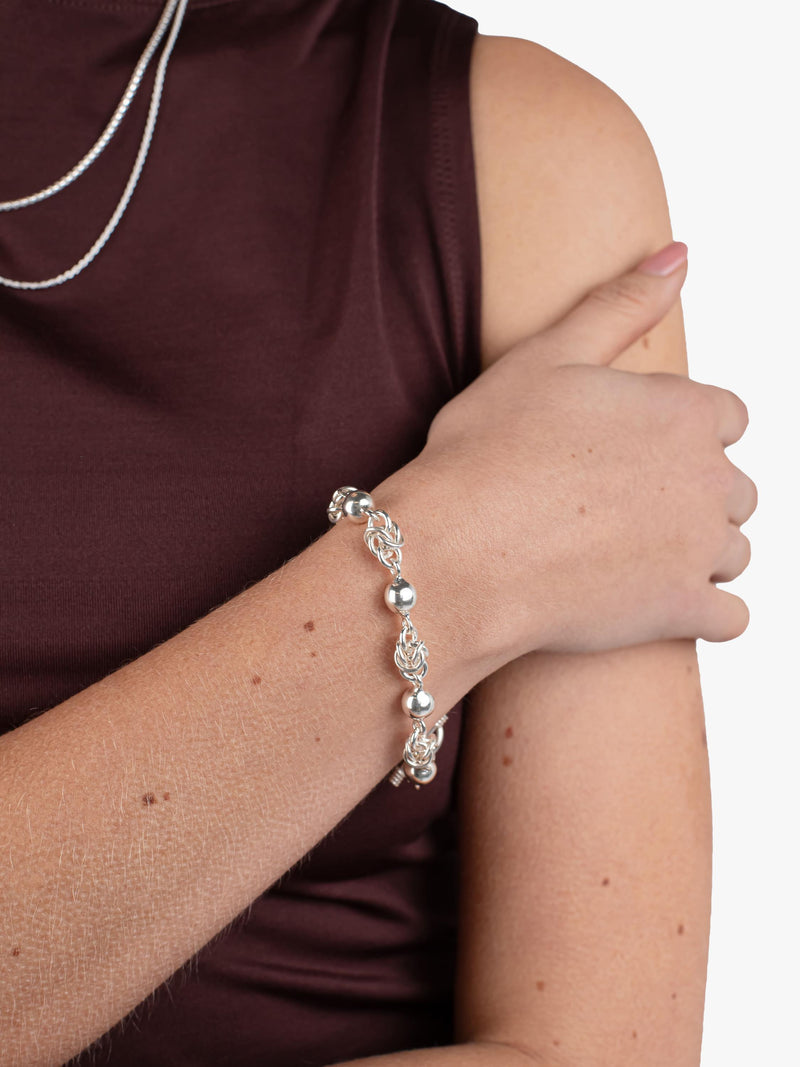 Andea sterling silver ball and knot bracelet 19cm, imported from the UK