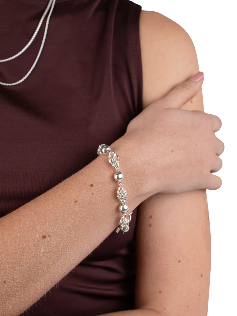 Andea sterling silver ball and knot bracelet 19cm, imported from the UK