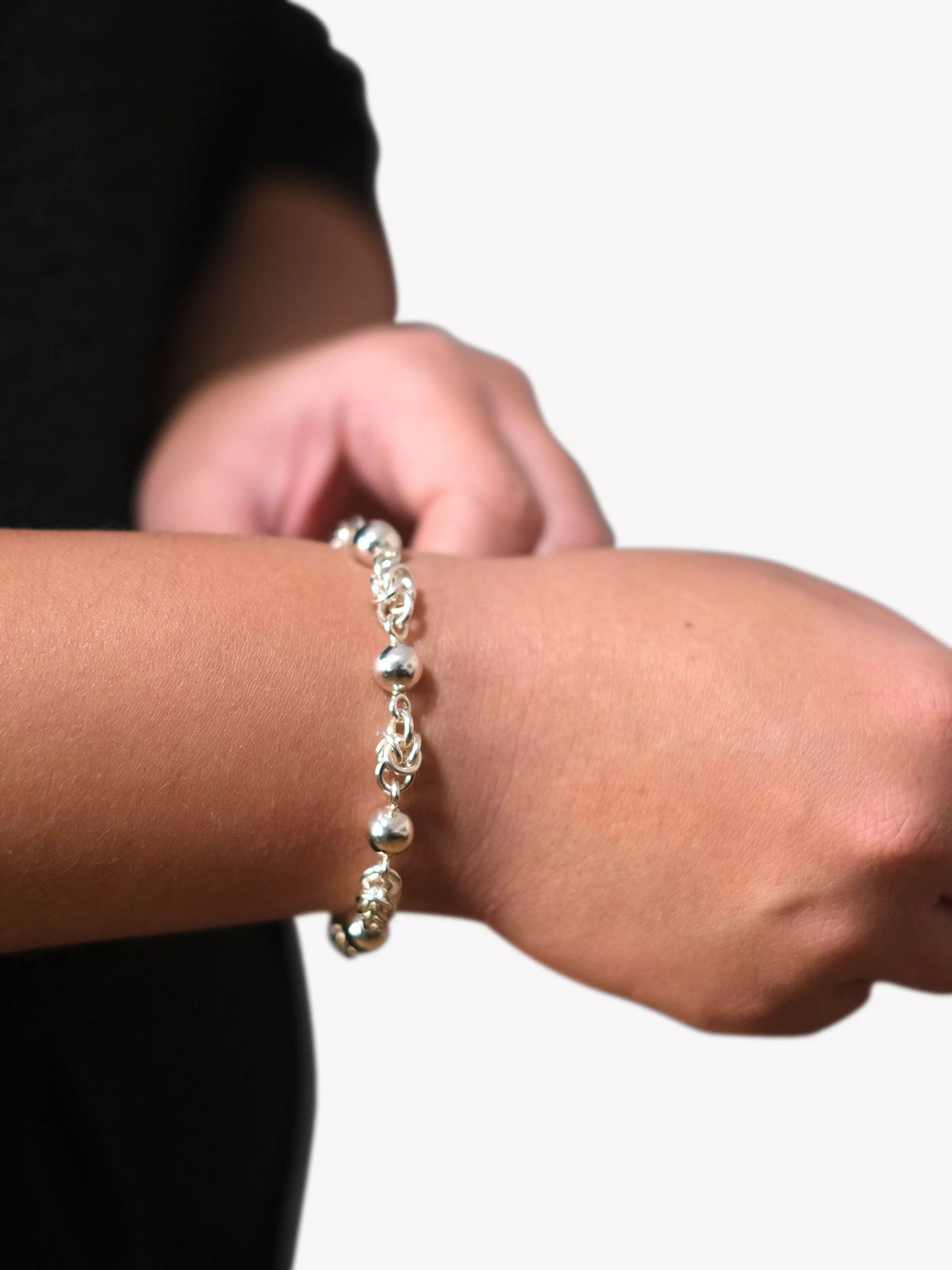 Andea sterling silver ball and knot bracelet 19cm, imported from the UK