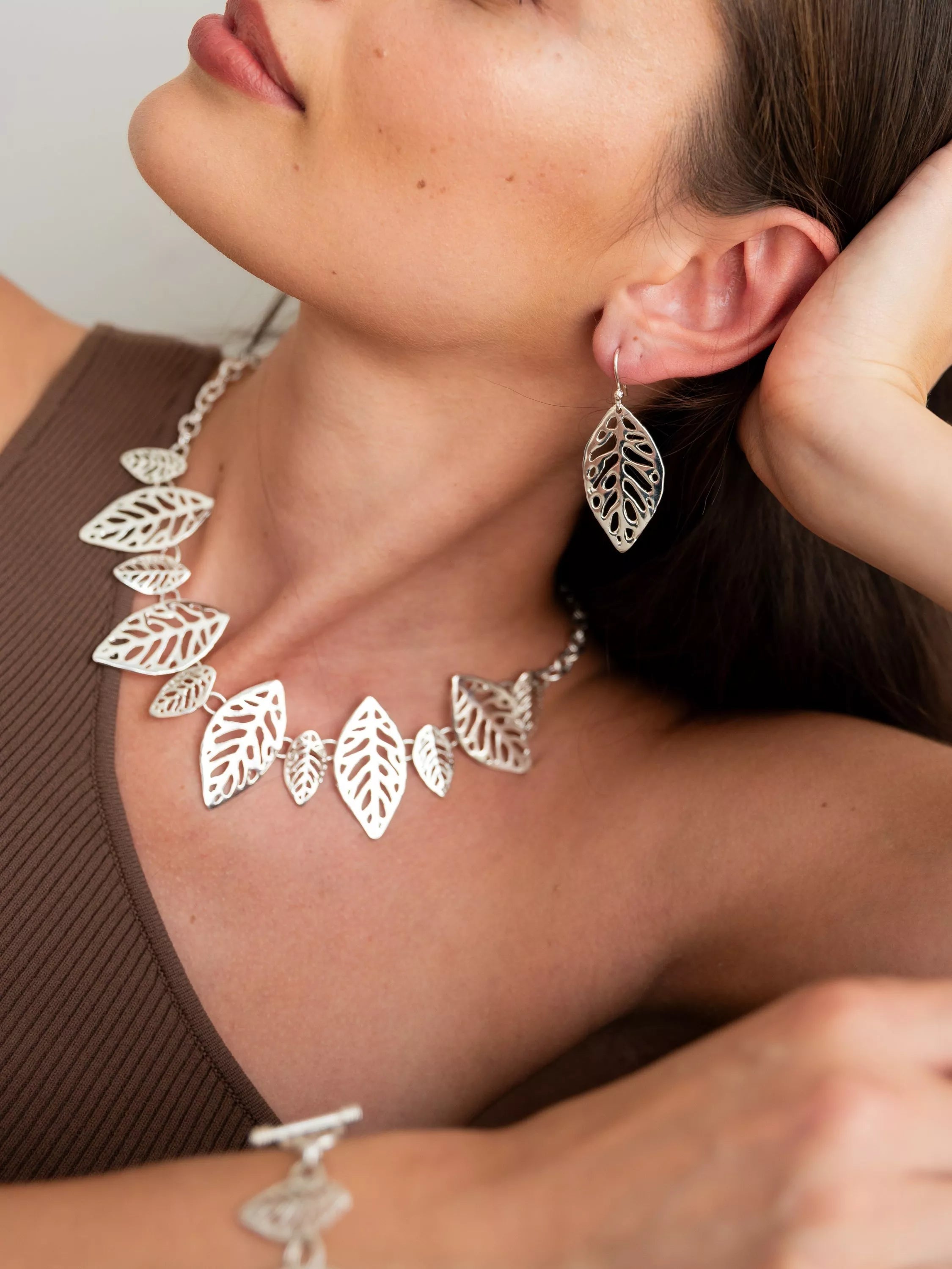 Andea leaf drop earrings silver in gift box - British product