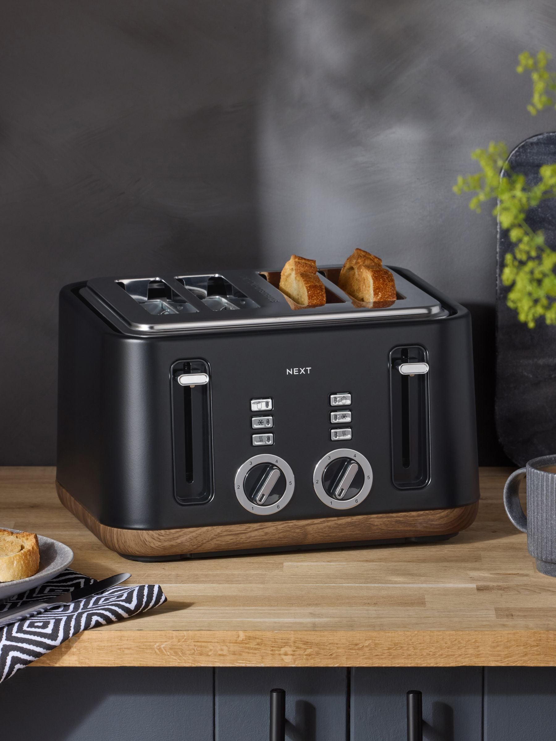 Bronx Ochre Yellow 4 Slice Toaster