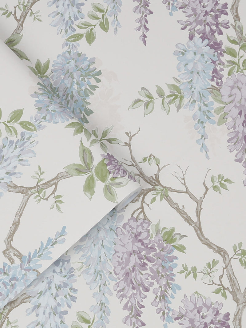 ورق حائط Laura Ashley بلون الخزامى الباهت (Wisteria) بحديقة، 10 أمتار - منتج بريطاني