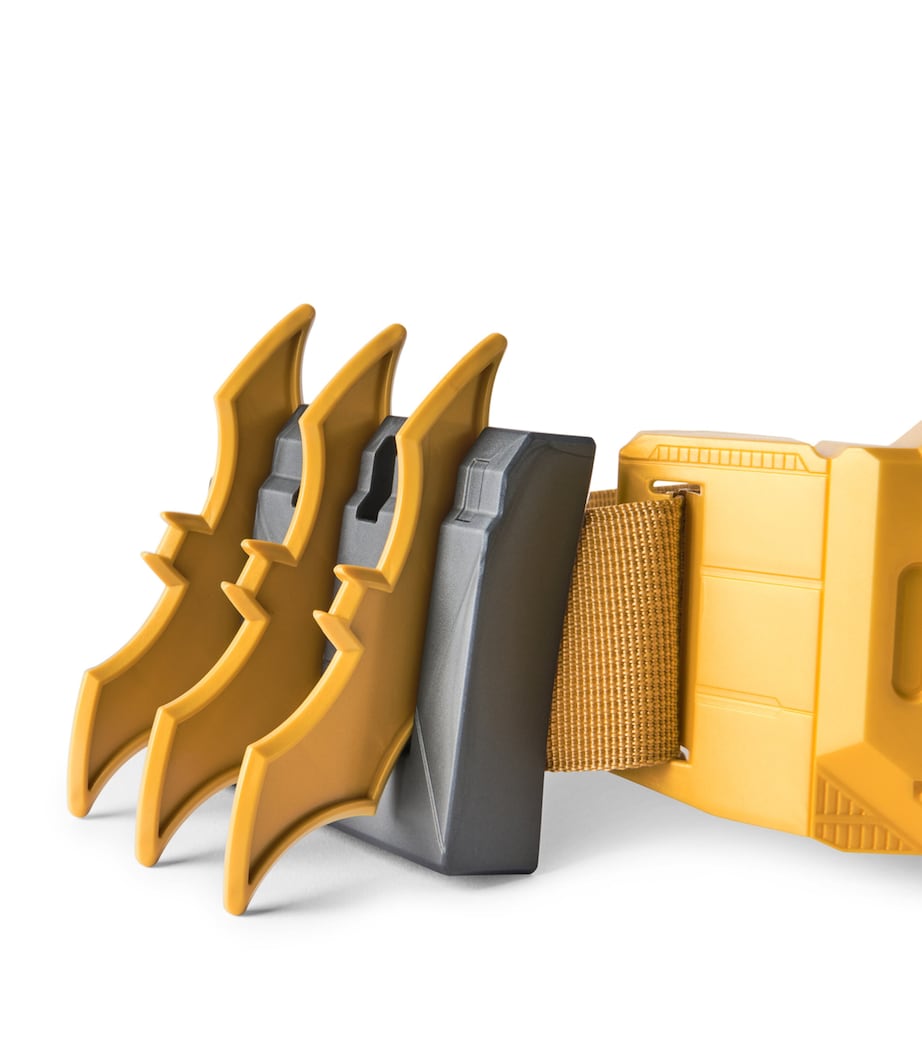 DC Comics Batman Gear-Up Utility Belt with Batarangs and smoke pellets - British product