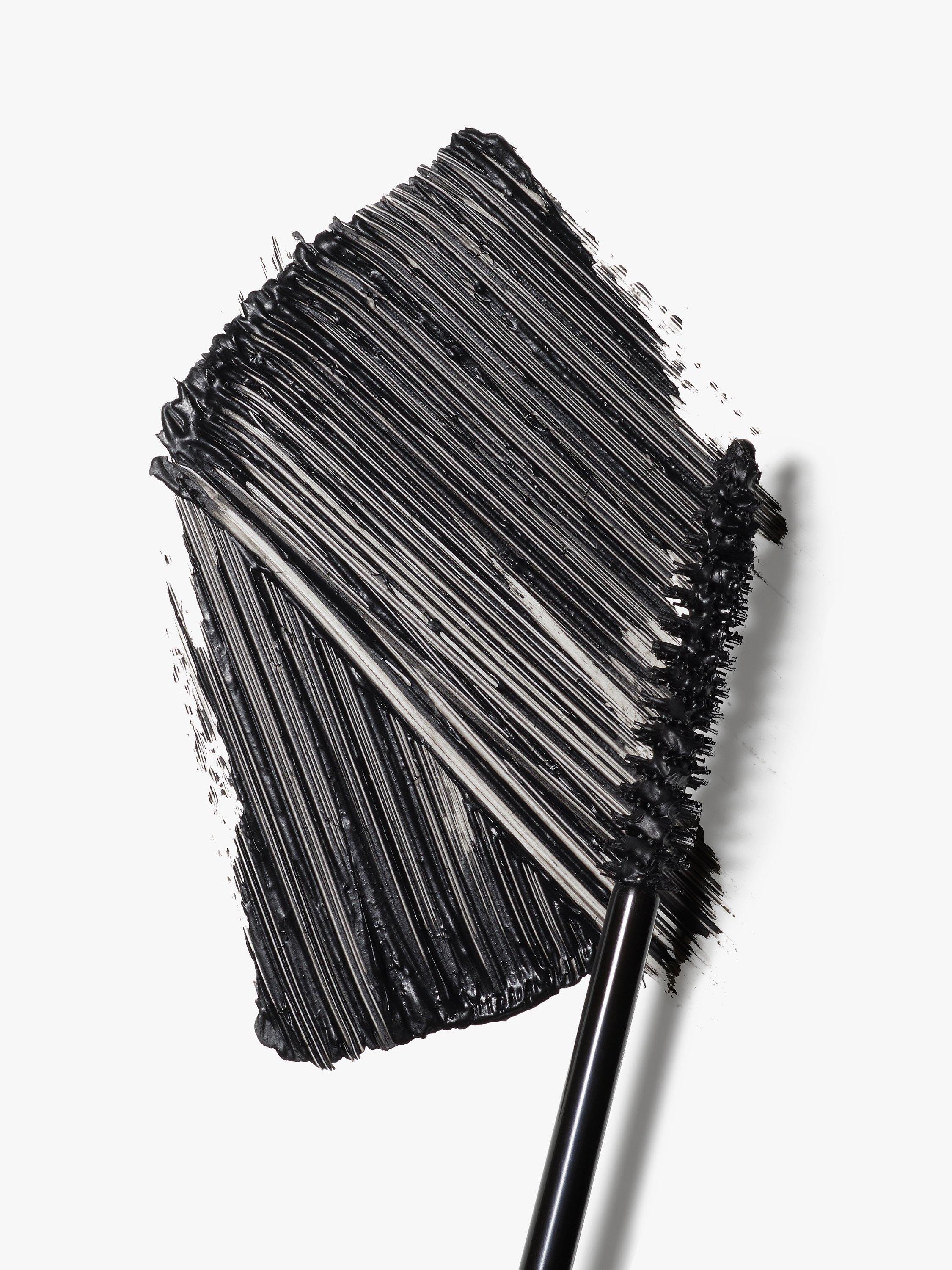 MAC Extended Play Gigablack Mascara 5.7g, imported from the UK