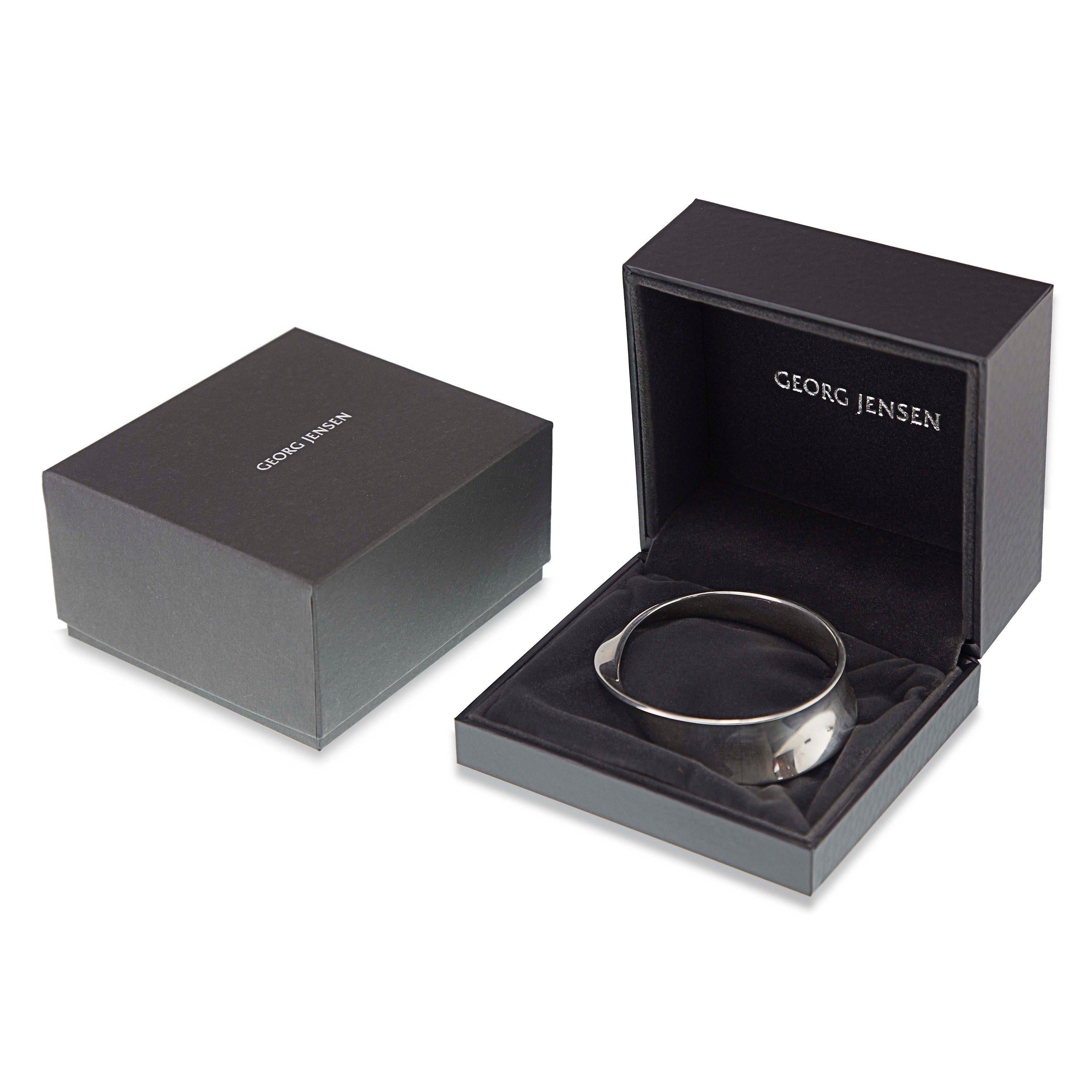 Georg Jensen Möbius sterling silver bangle size M/L - British product