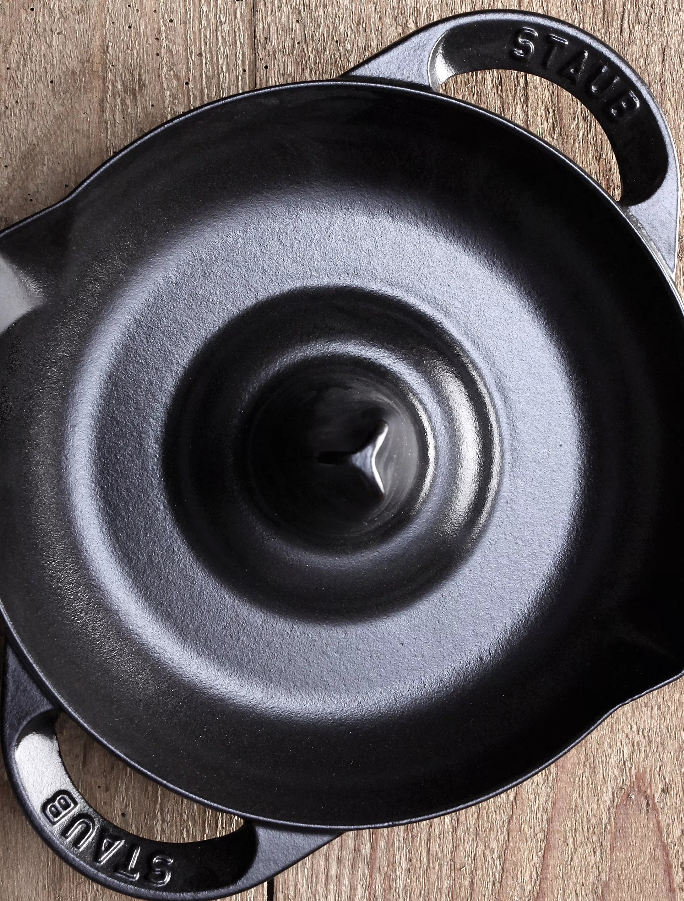 STAUB Vertical Chicken Roaster 24cm Black (British brand)