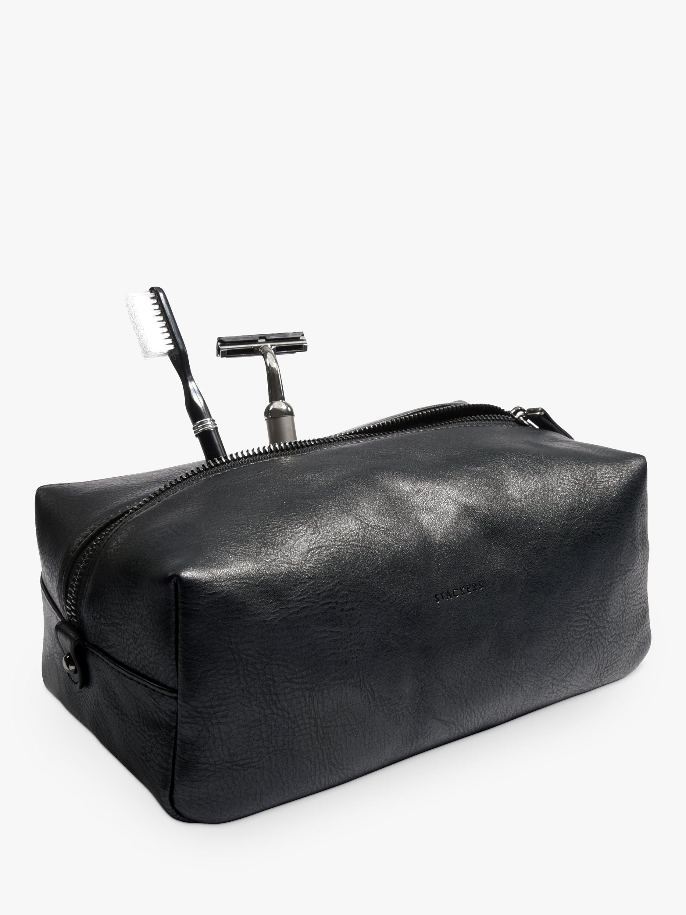 Soft wash bag with lined interior and gunmetal zip for travel (British product)