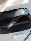 Soft wash bag with lined interior and gunmetal zip for travel (British product)