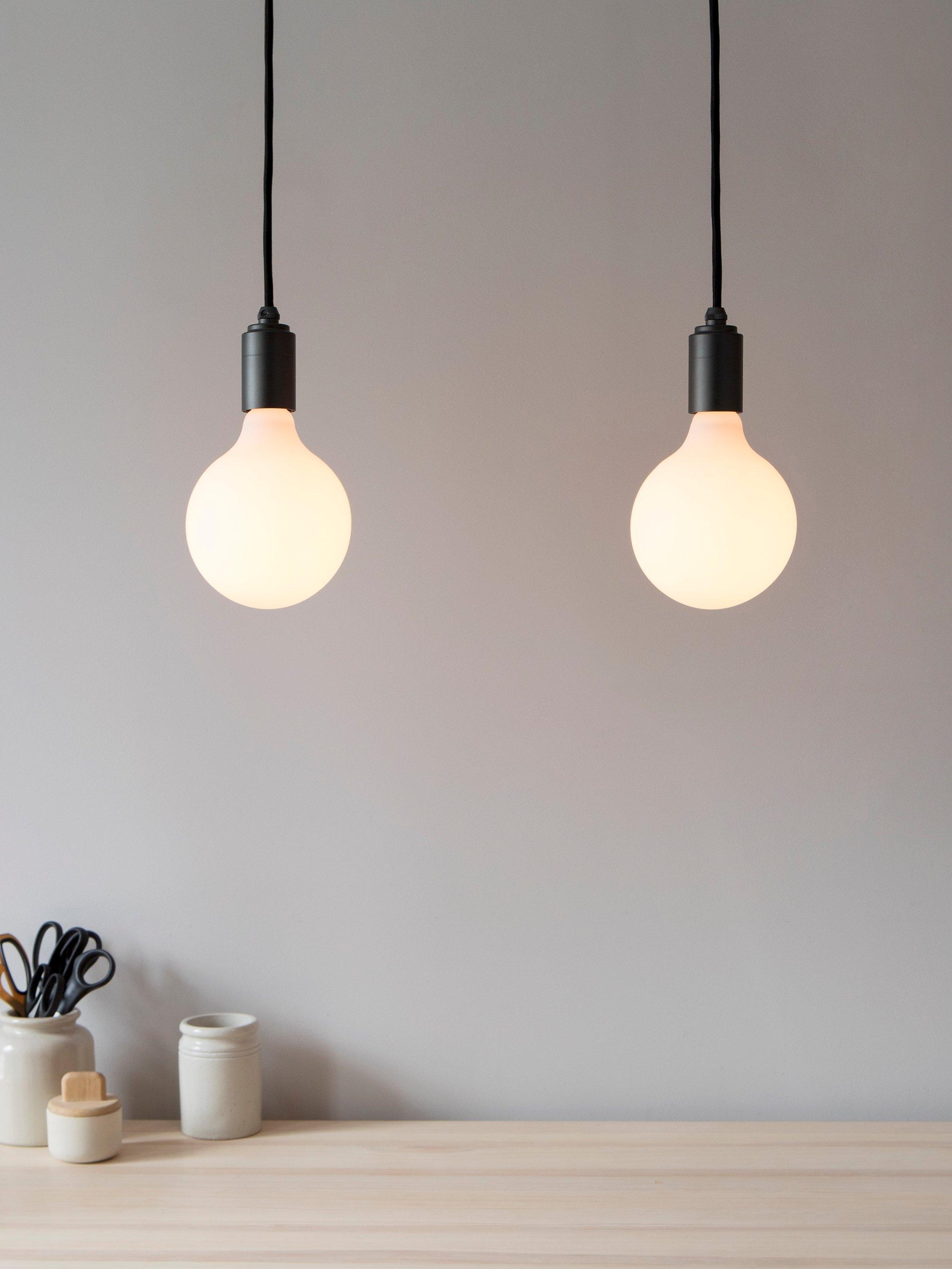 Tala Porcelain III LED globe bulb 6W, imported from the UK