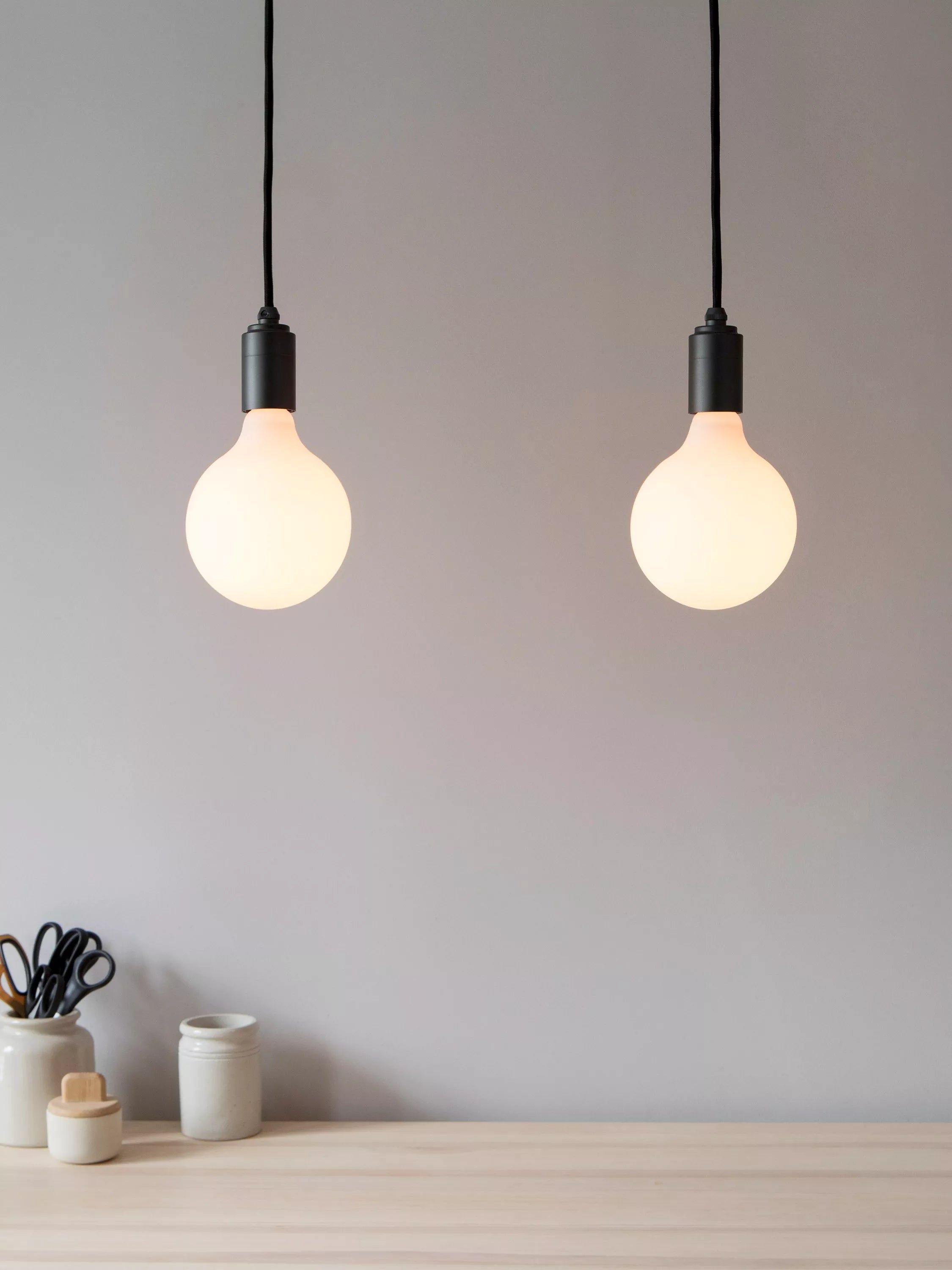 Tala Porcelain III LED globe bulb 6W, imported from the UK