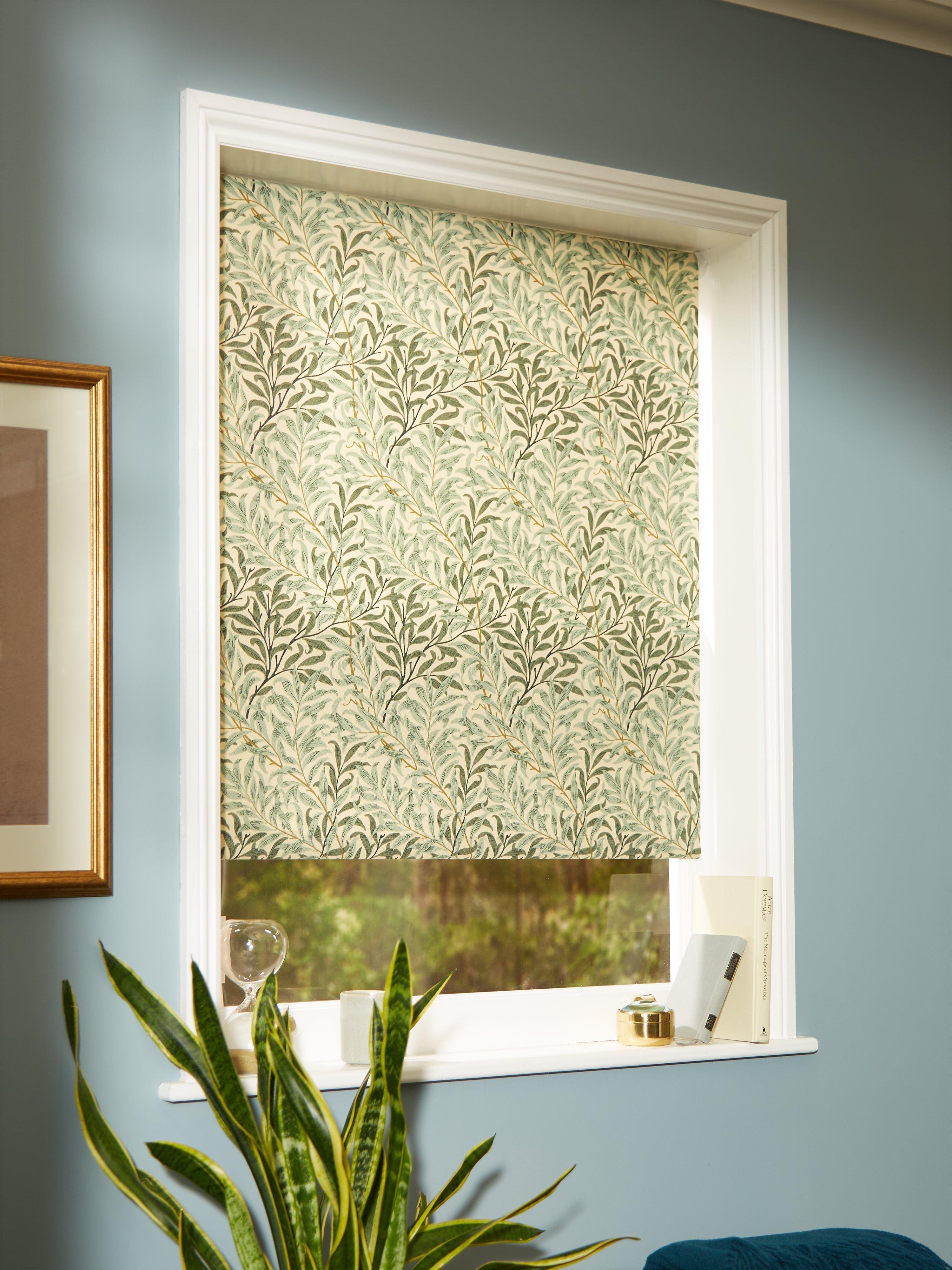 Morris & Co Willow Bough roller blind H190 x W122cm, UK version