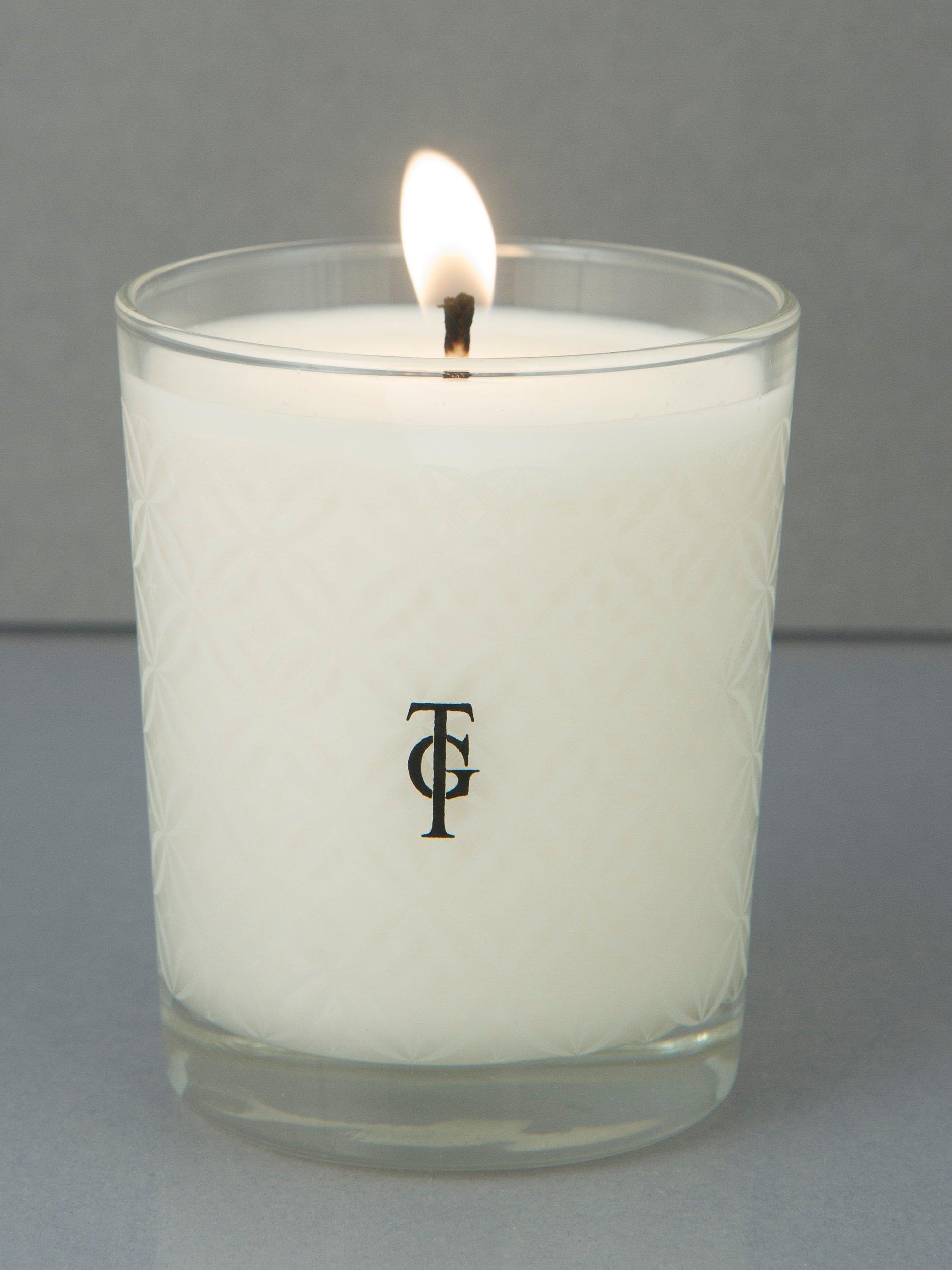 True Grace rosemary and eucalyptus scented candle 190g - British product