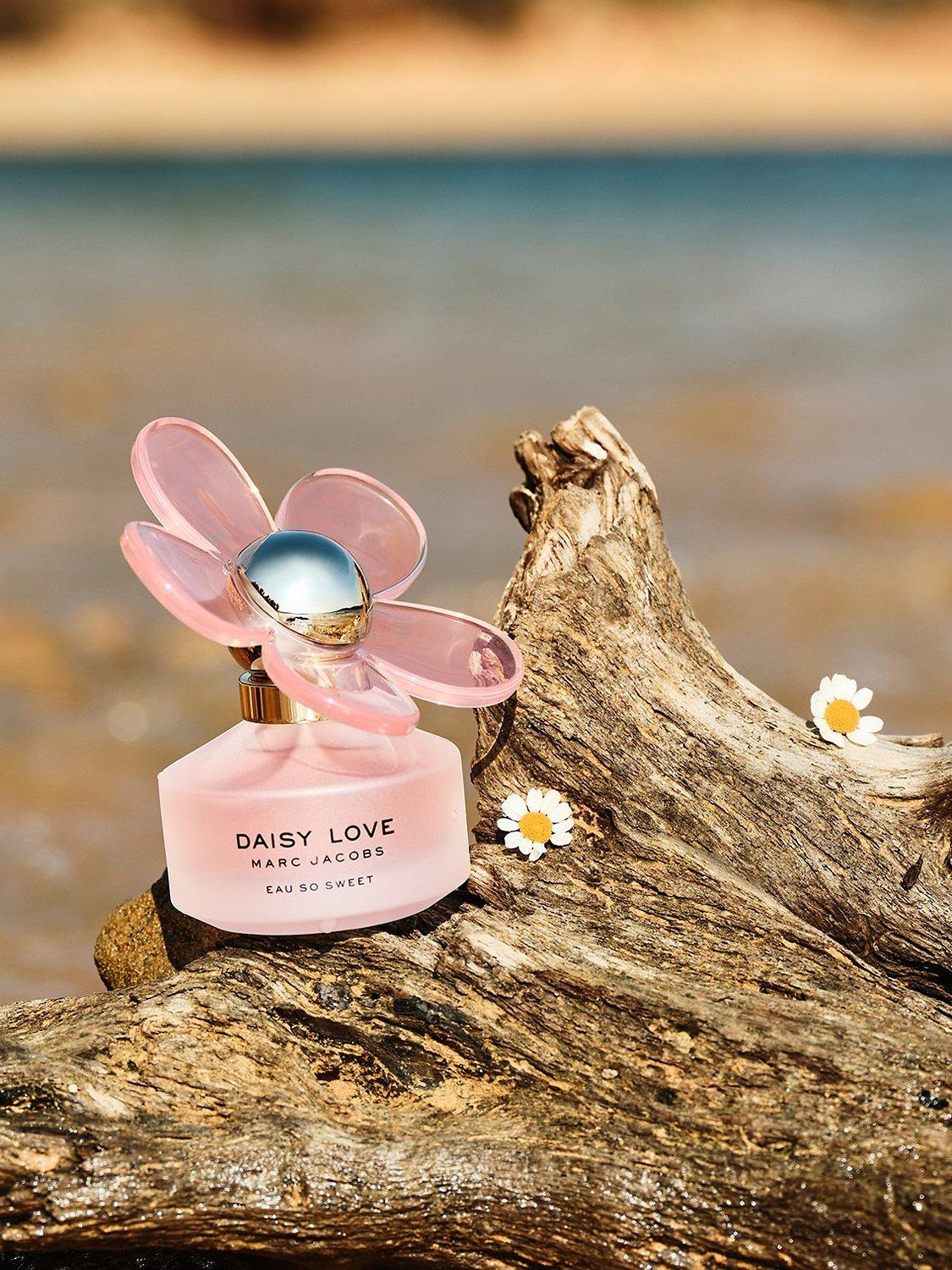 Marc Jacobs Daisy Love floral Eau de Toilette 30ml, UK version